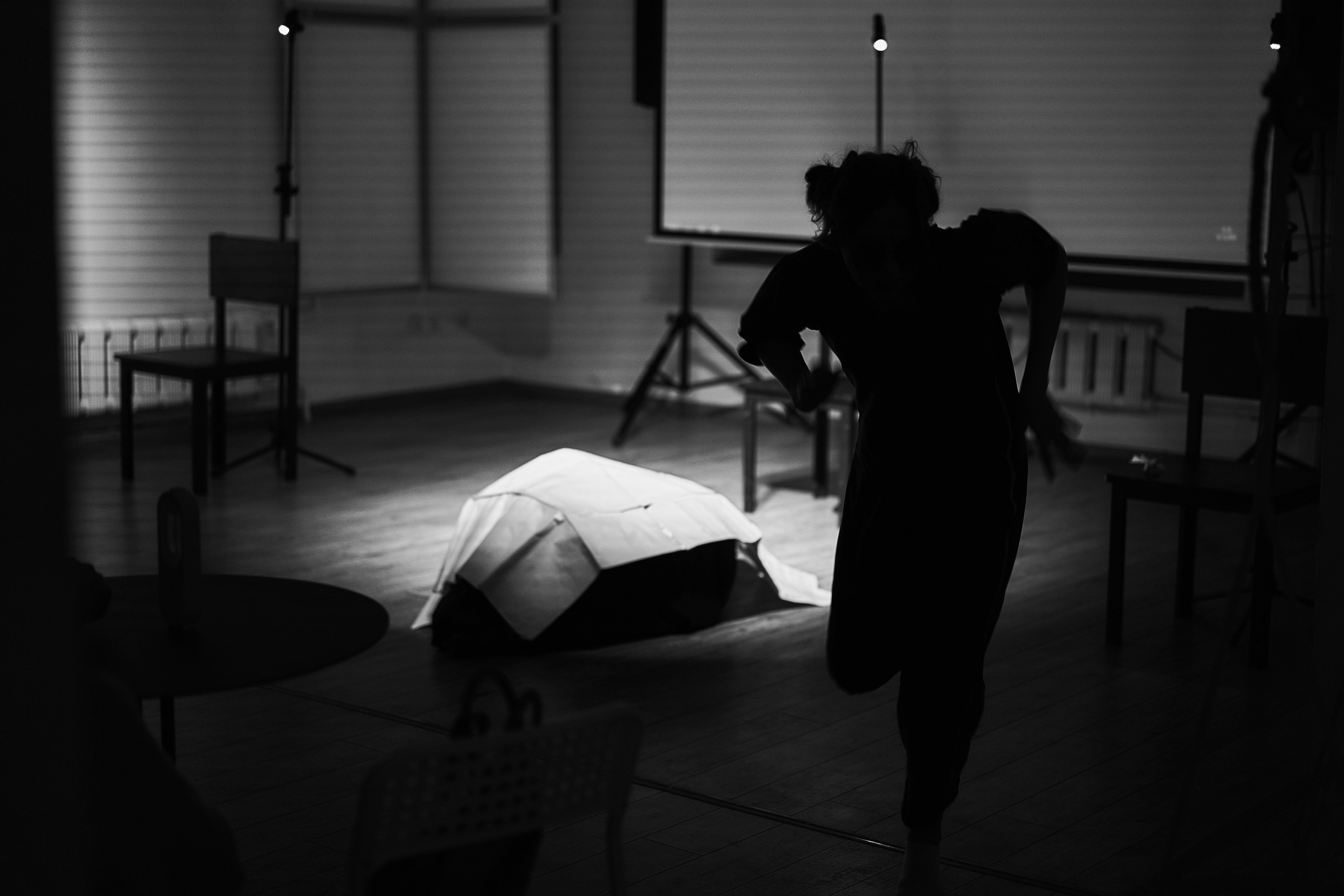 Репортаж иммерсивного спектакля «БЕС ЦЕНЫ». Репортажный фотограф в Санкт-Петербурге Никита Лу