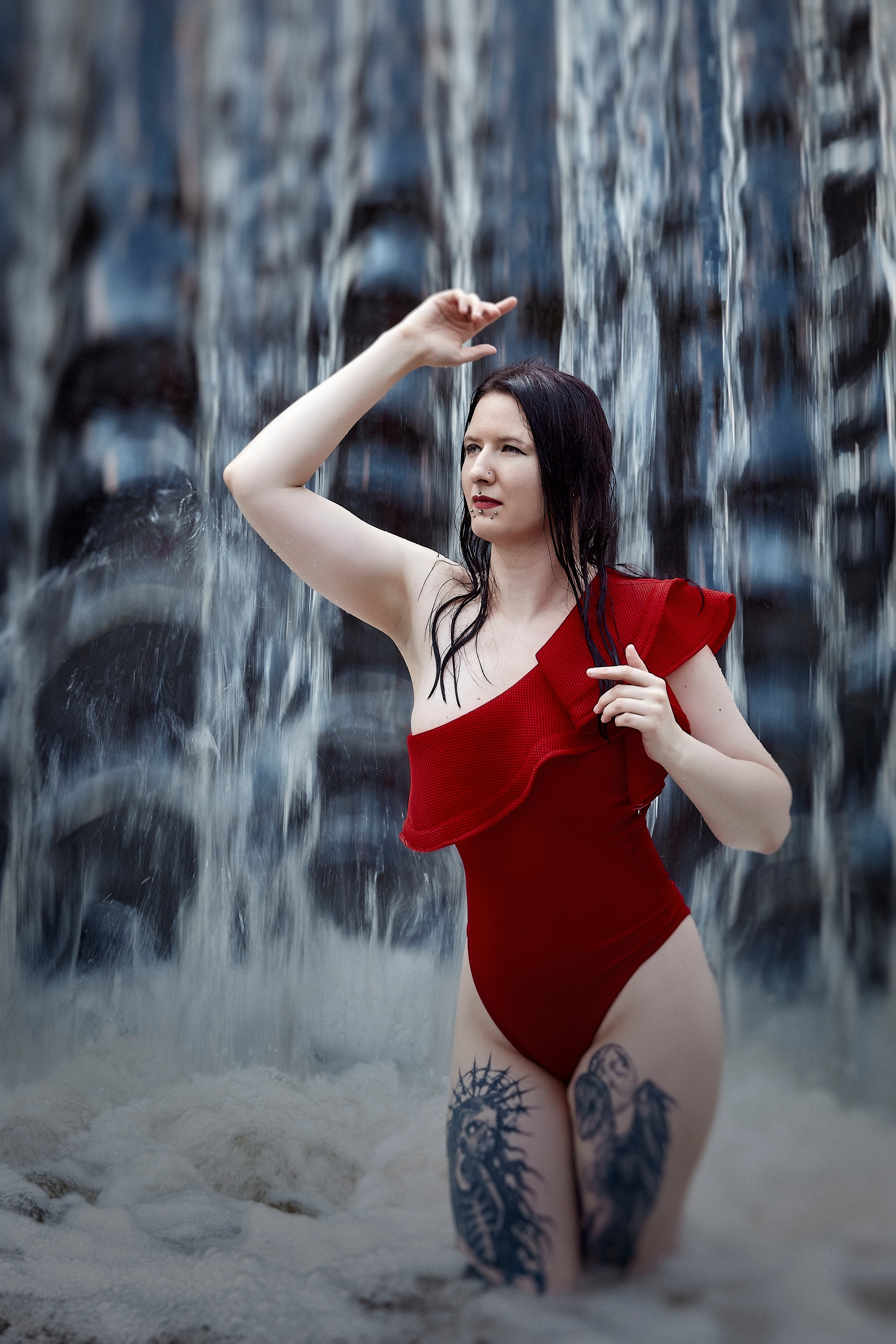 Летнее фото на водопаде. Свадебный фотограф Москва и Московская область Борисов Сергей