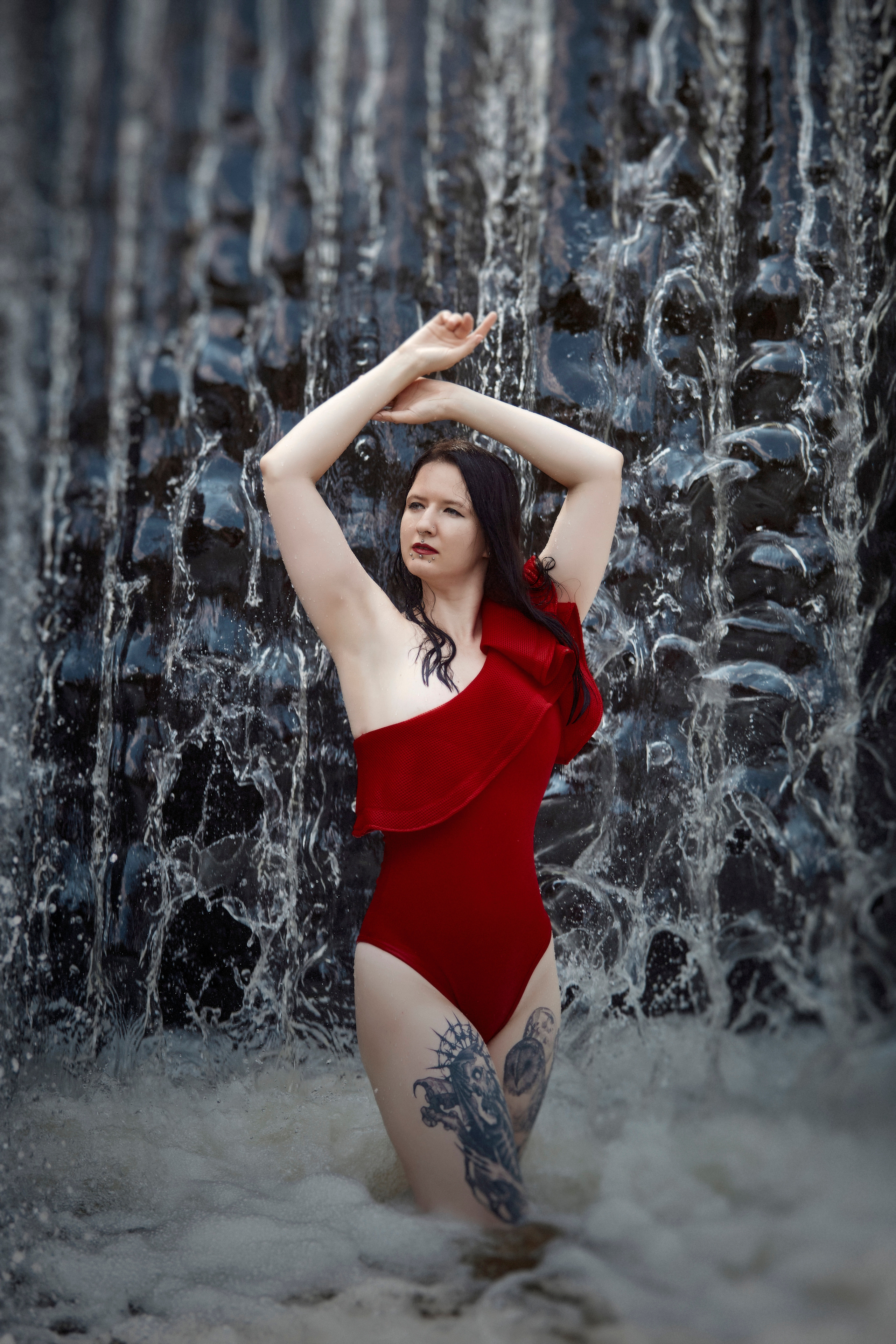 Летнее фото на водопаде. Свадебный фотограф Москва и Московская область Борисов Сергей