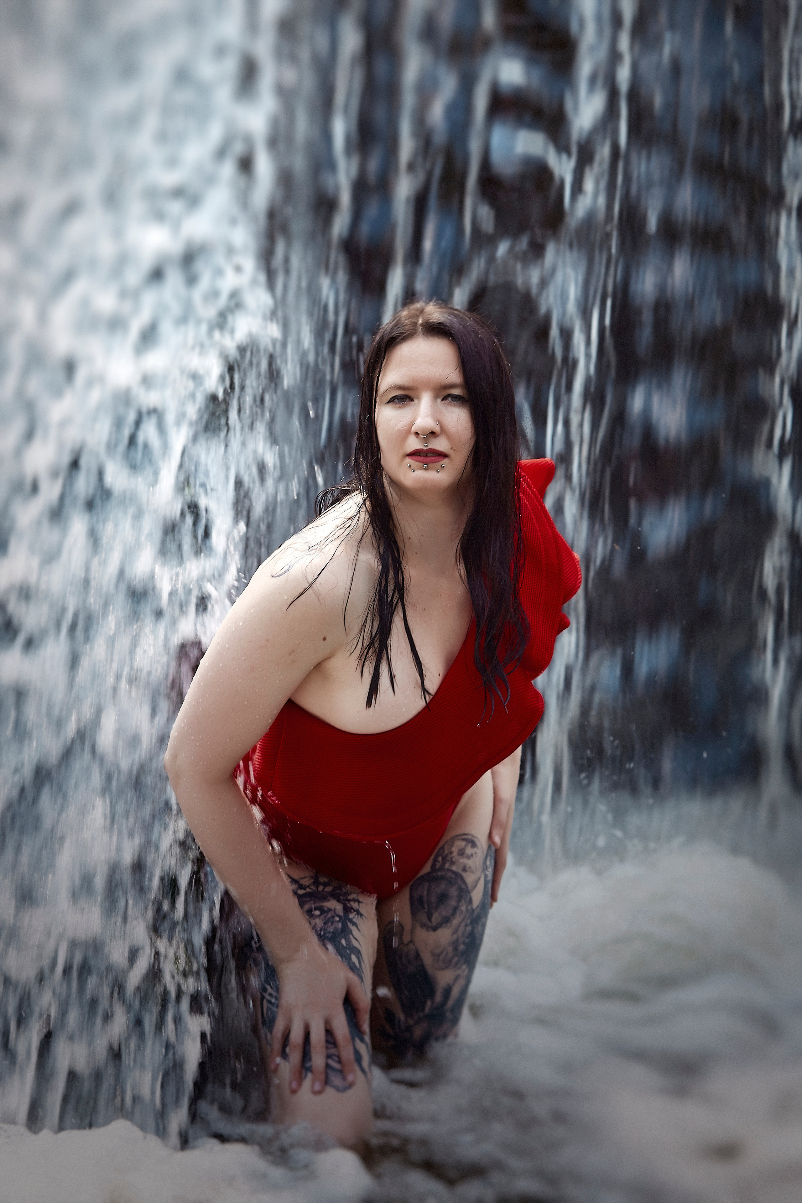 Летнее фото на водопаде. Свадебный фотограф Москва и Московская область Борисов Сергей