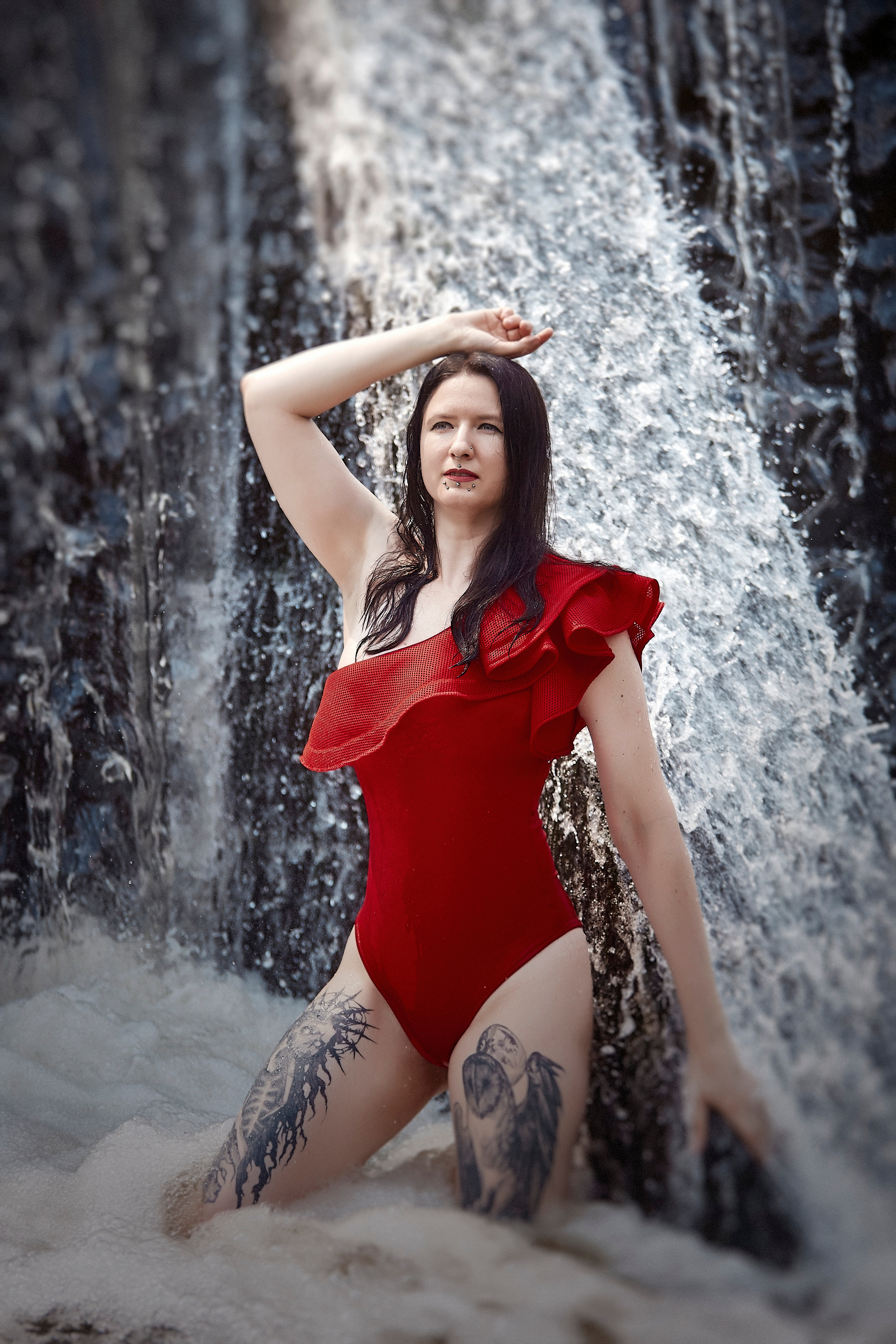 Летнее фото на водопаде. Свадебный фотограф Москва и Московская область Борисов Сергей