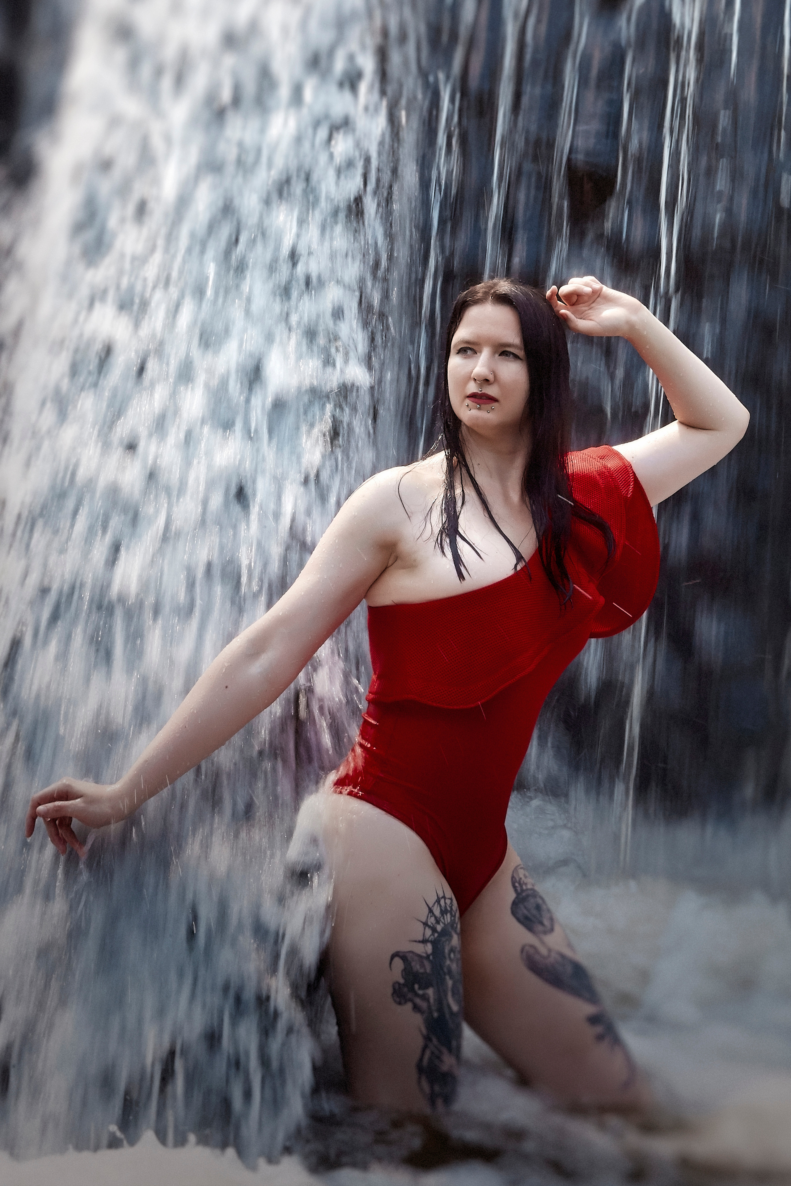 Летнее фото на водопаде. Свадебный фотограф Москва и Московская область Борисов Сергей