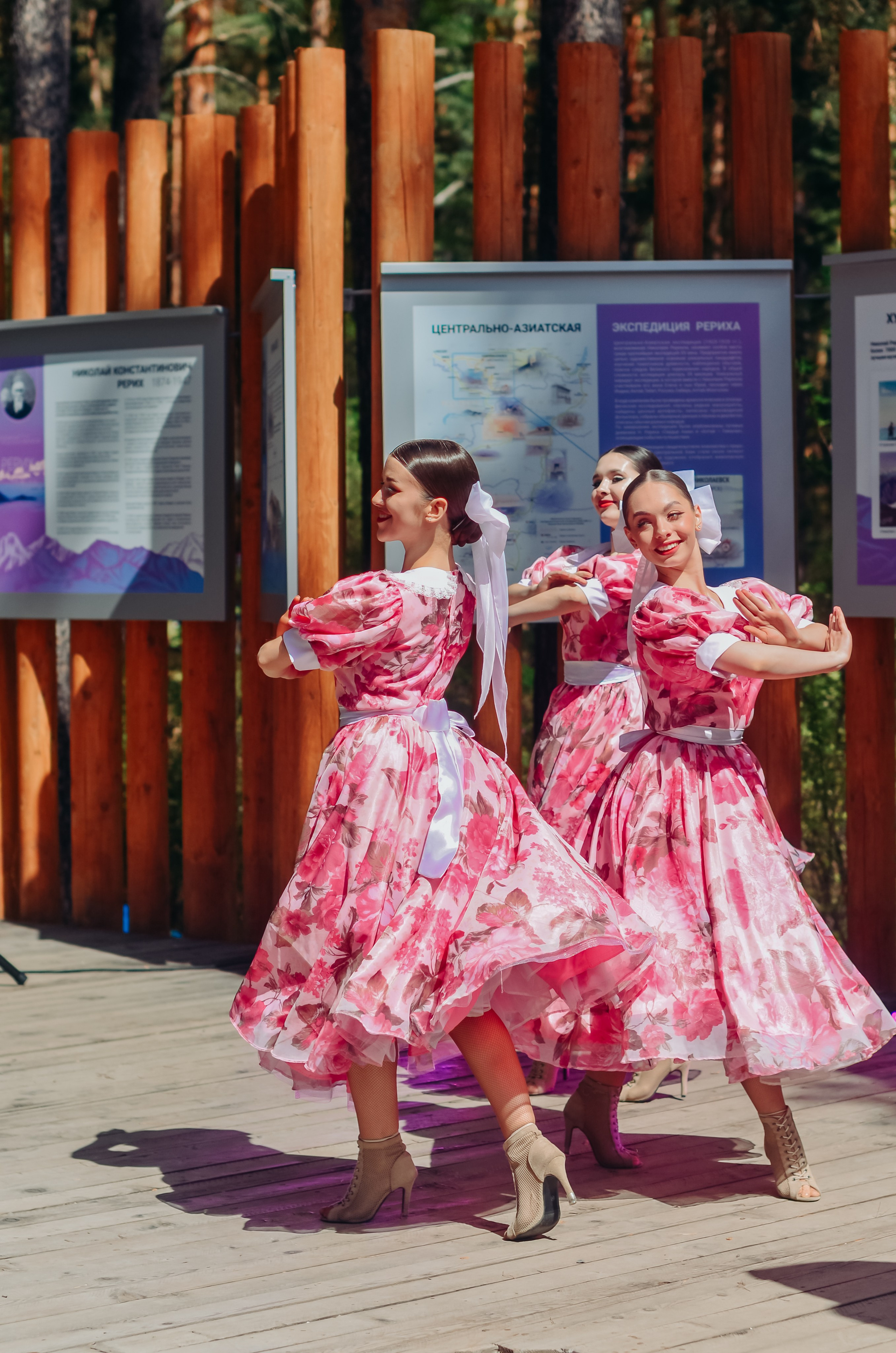 Фестиваль «Цветение Маральника на Алтае 2025». Фоторепортаж. Денисова Аля — фотограф для парных съемок и индивидуальных историй в Барнауле