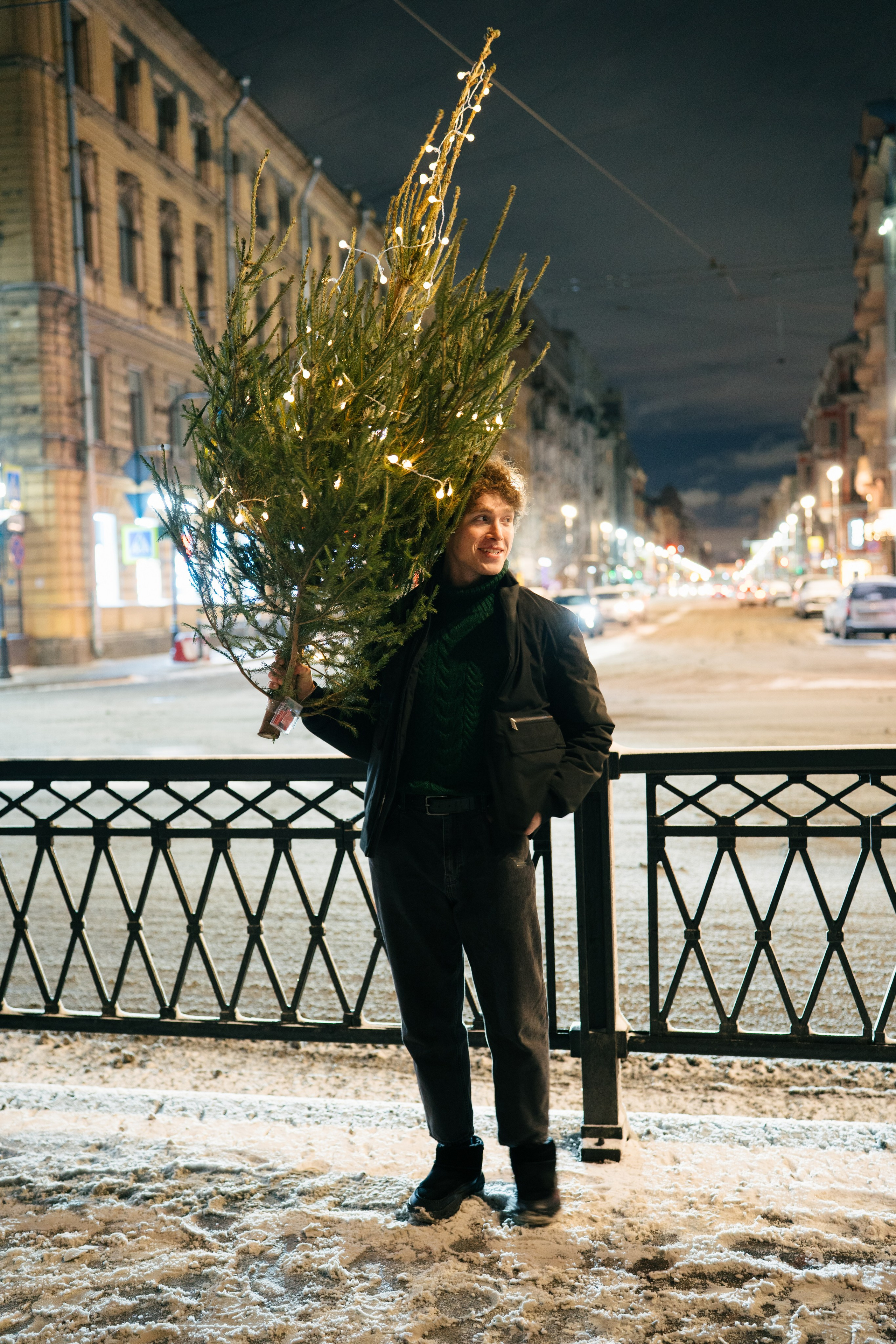 НОВОГОДНЯЯ ПРОГУЛКА ПАРЫ ПО ЧЕРНЫШЕВСКОЙ ПЕРЕД НОВЫМ ГОДОМ. Профессиональный фотограф, Санкт-Петербург — Виктория Богомолова