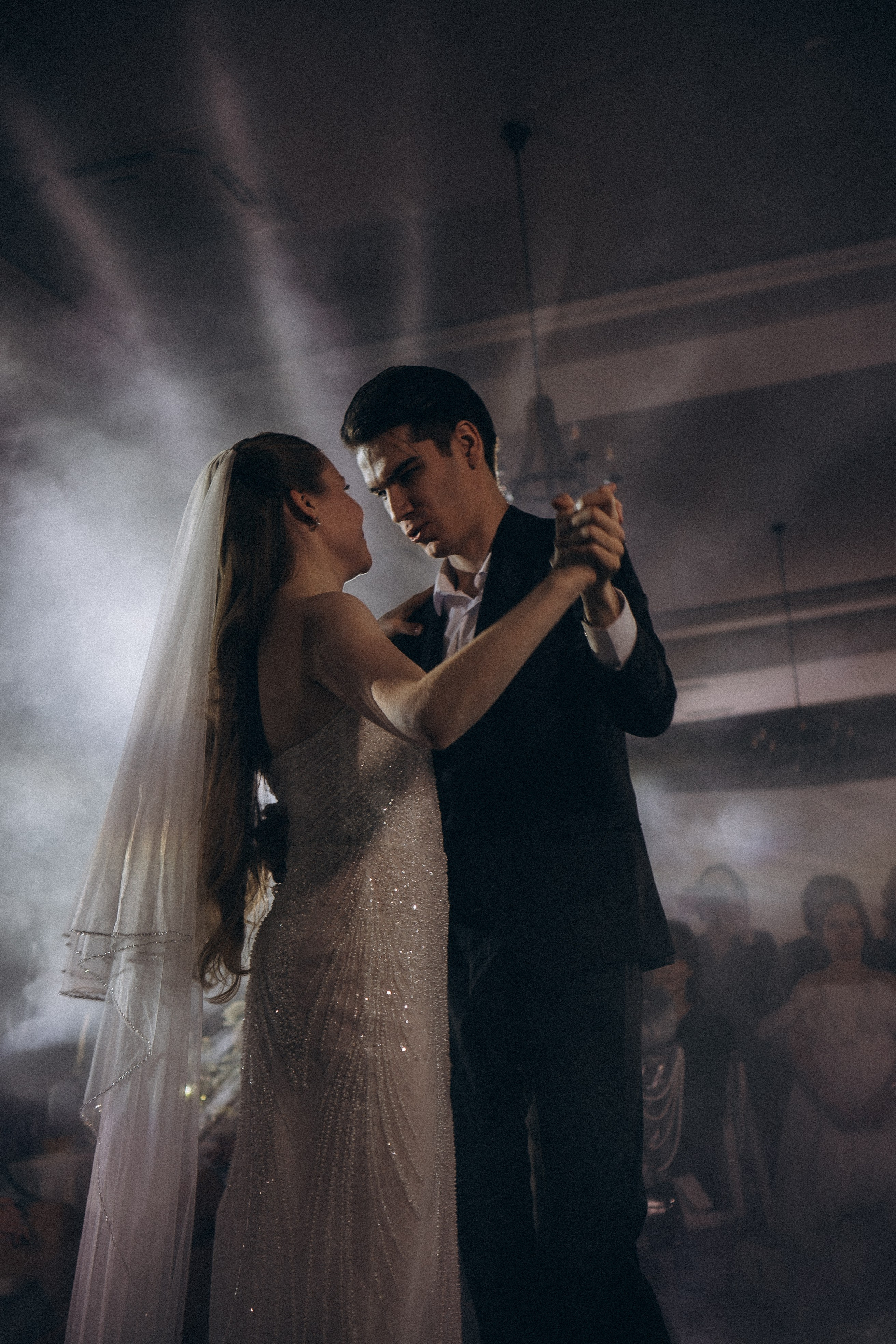 ПЕРВЫЙ ТАНЕЦ МОЛОДЫХ НА БАНКЕТЕ. ТРОГАТЕЛЬНЫЙ МОМЕНТ (СНЯТО В СИБИРЕ В НИЖНЕВАРТОВСКЕ). Профессиональный фотограф, Санкт-Петербург — Виктория Богомолова