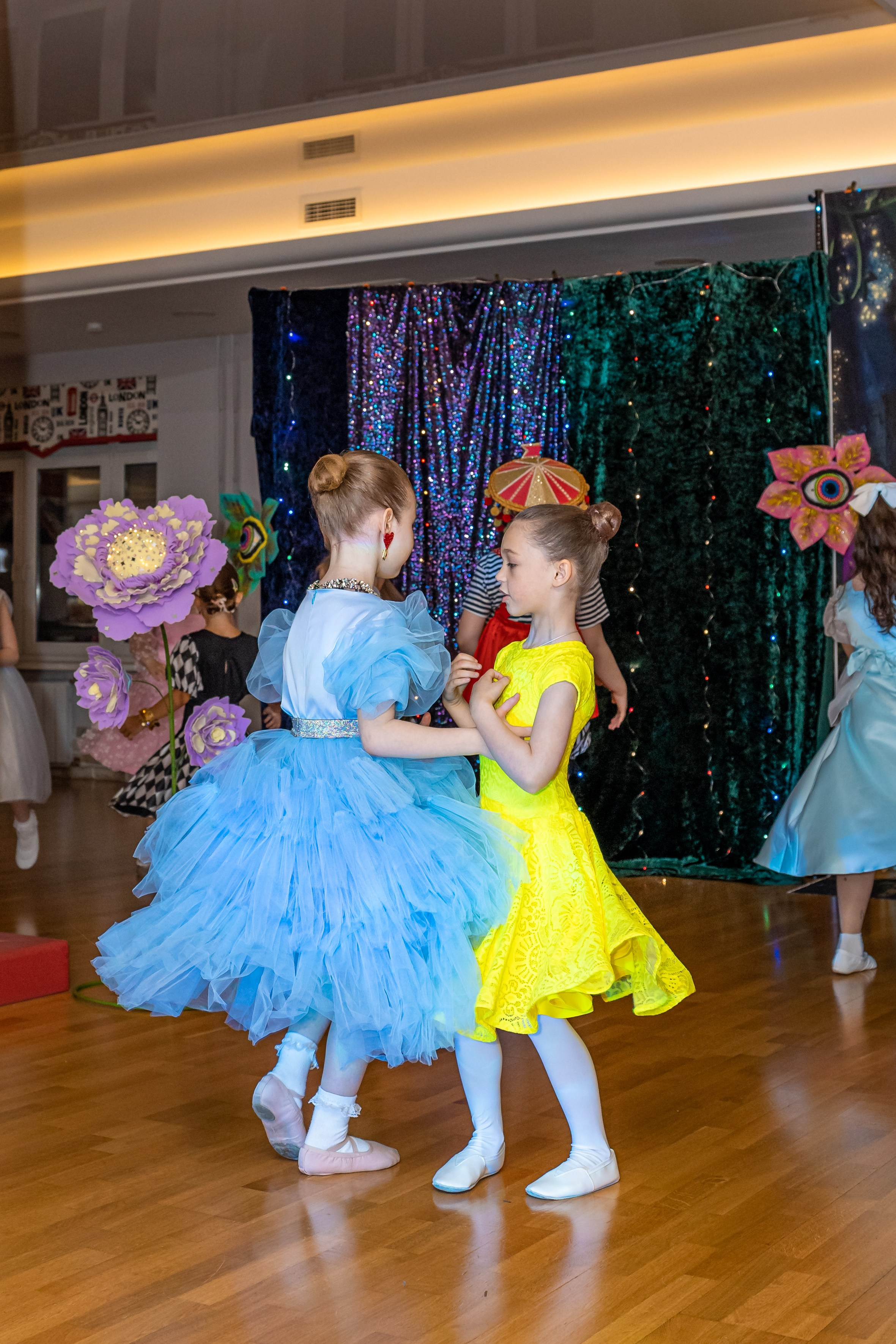 Фотосъемка детского выступления «Алиса в стране чудес». Ирина Носова - семейный и детский фотограф