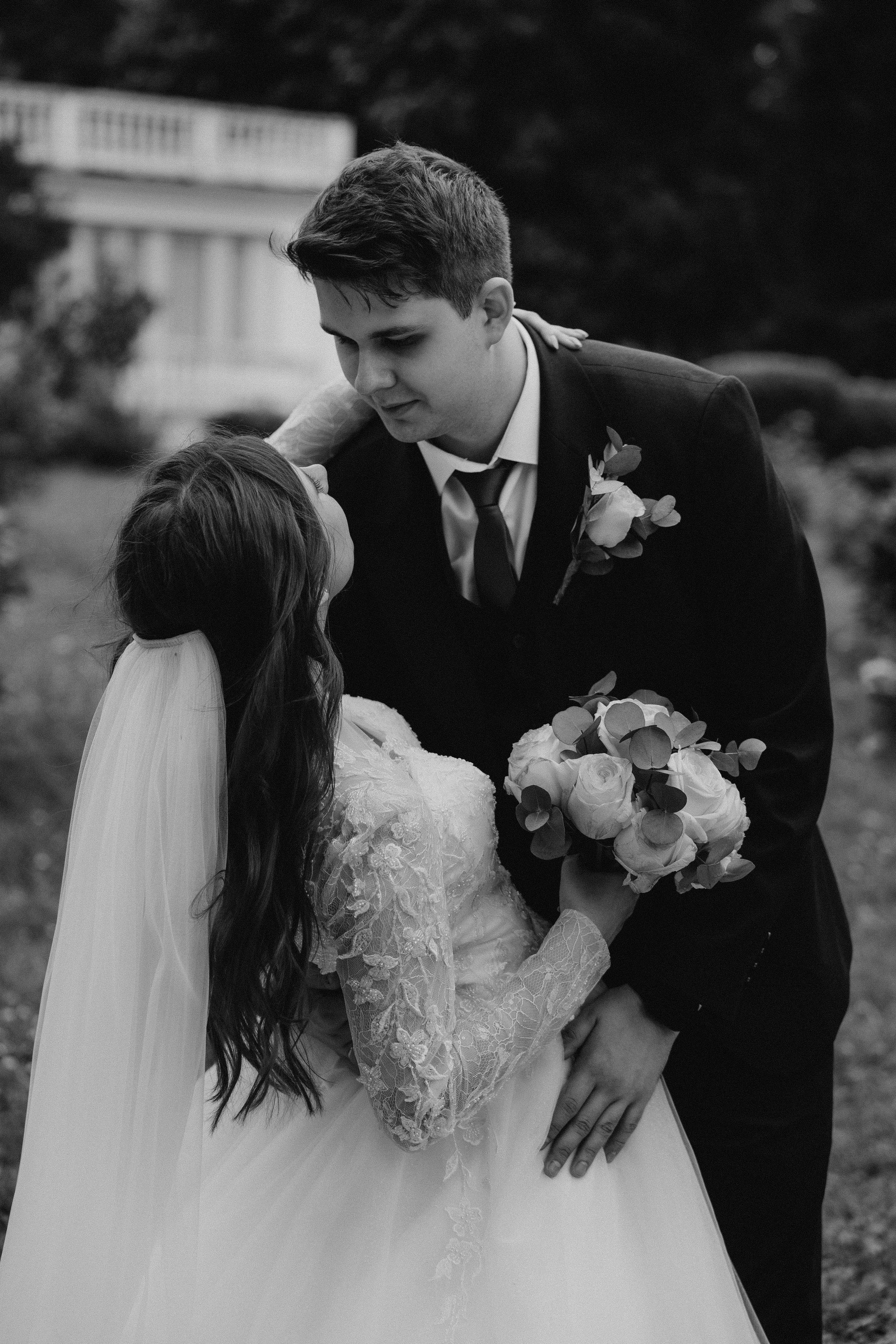 Фотосессия свадьбы Ивана и Александры в парке Горки Ленинские