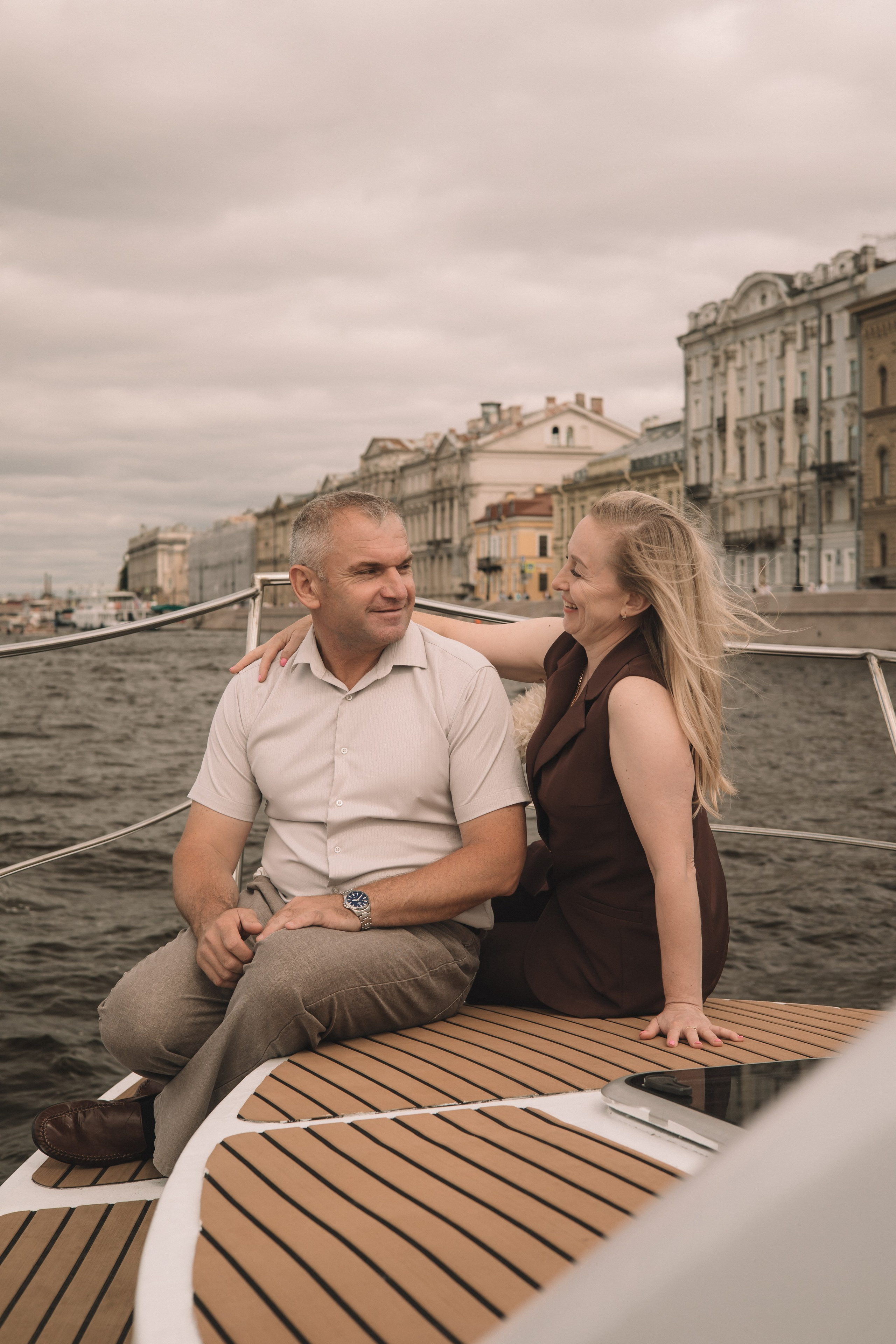 День Рождения на катере. Семейный фотограф в Санкт-Петербурге. Запечатление мгновений и ярких воспоминаний в Вашей жизни