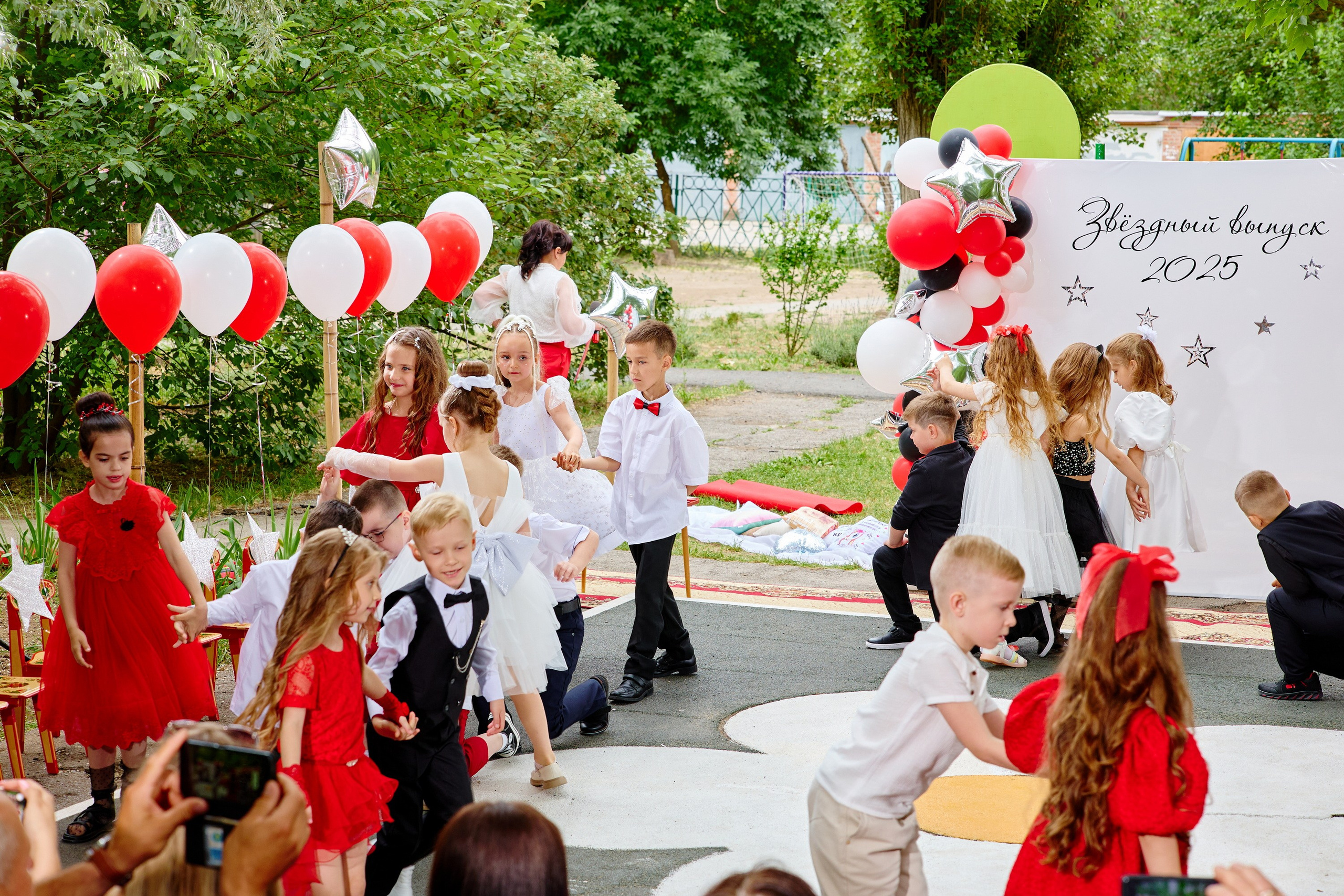 Выпускной 45 сад. Фотограф Выпускные альбомы Таганрог Сергей Коробченко