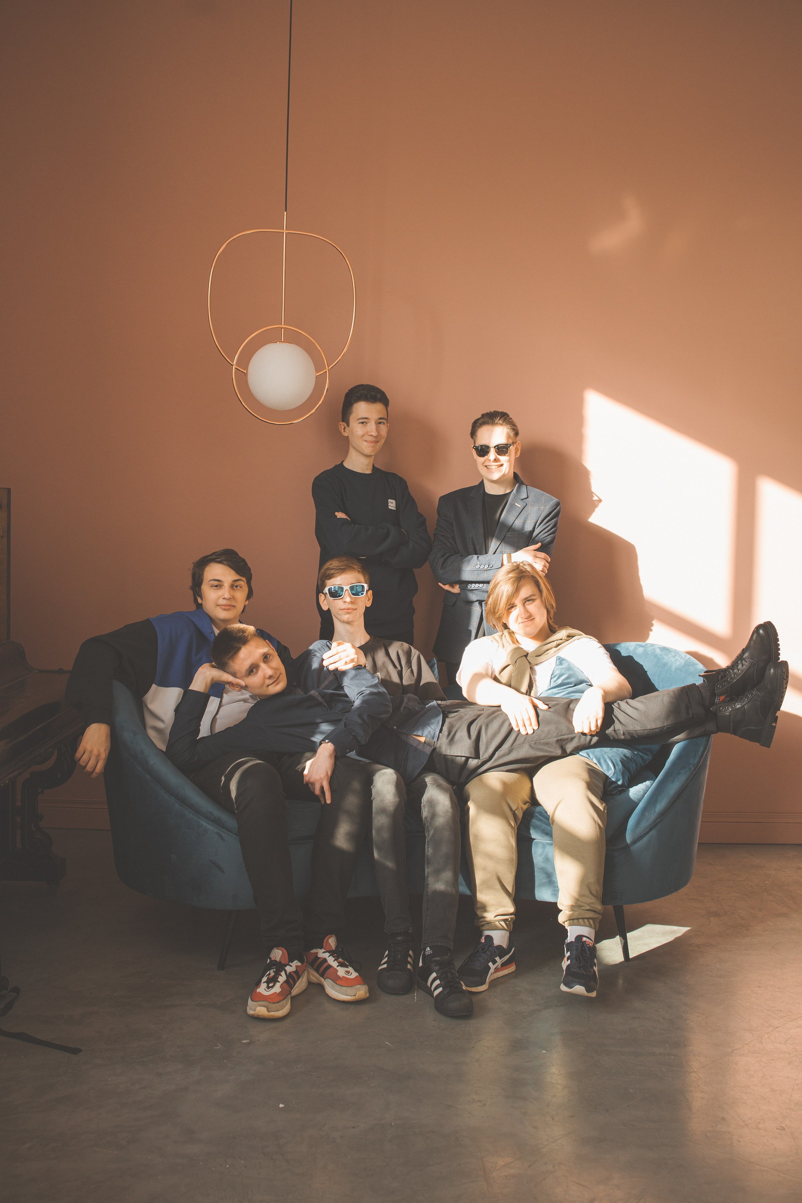 Тематическая фотосъемка 11 класса в гламурном стиле. Выпускные альбомы в Серпухове