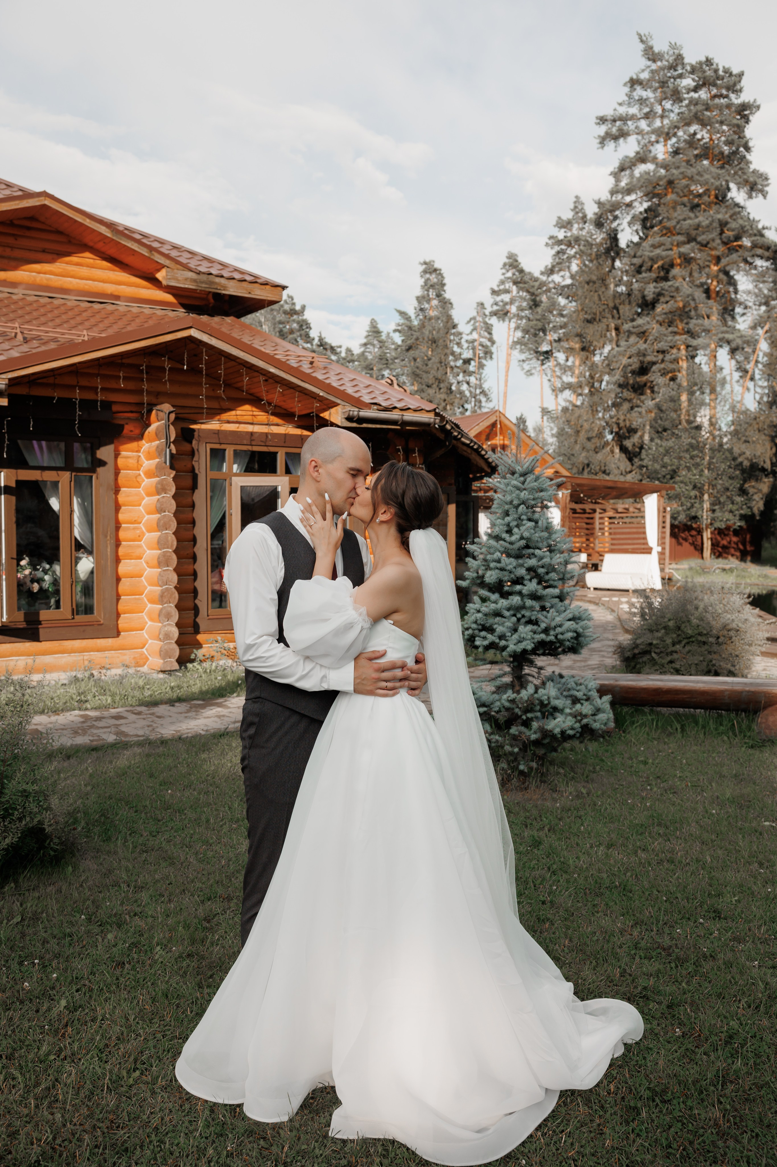 Полина и Дмитрий, загородный клуб «Барин», ЗАГС в г. Пушкино. Свадебный и репортажный фотограф (Москва, Королев и другие)