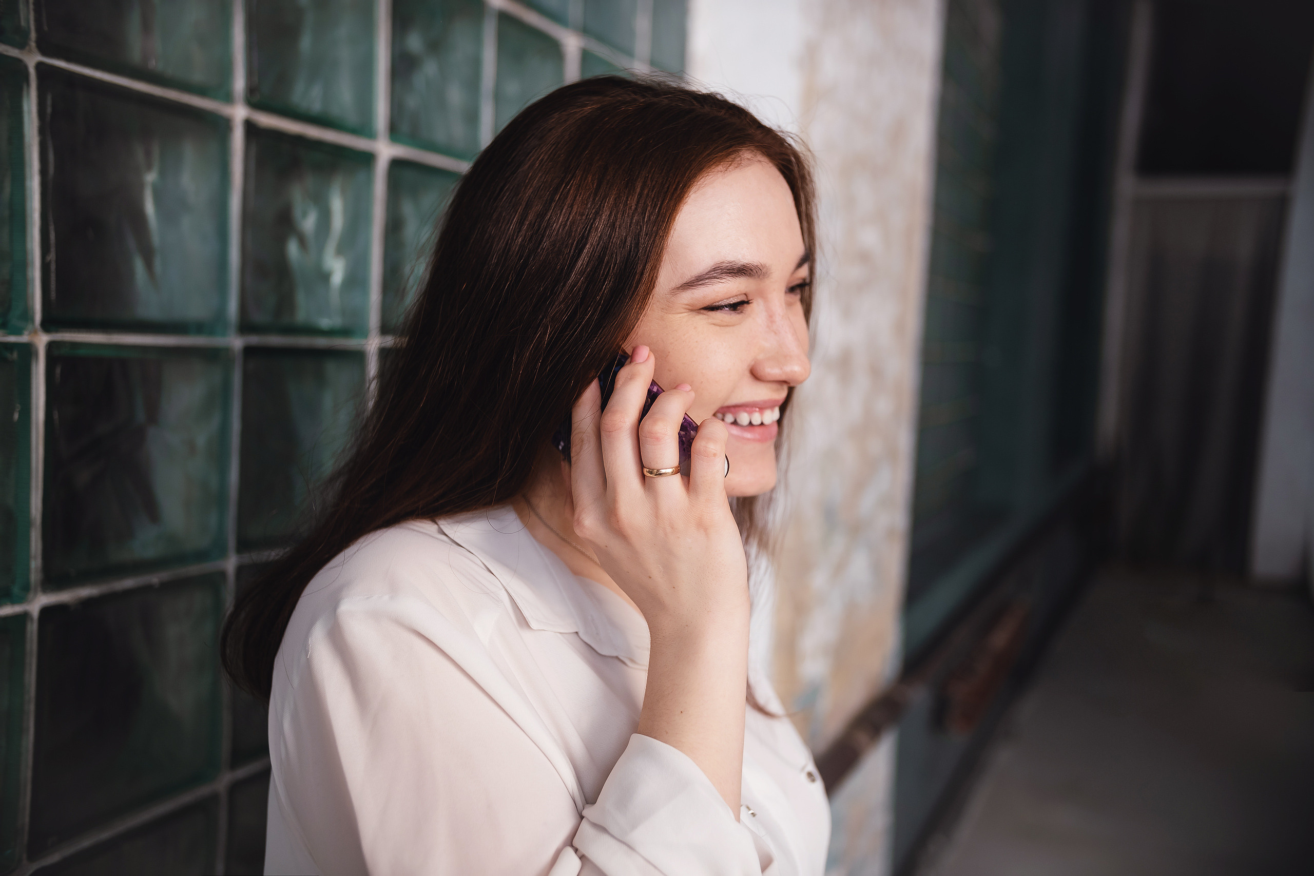 Портретный фотограф Москва Казань Акушко Ольга.  фотосессия девушка в бежевом костюме в студии