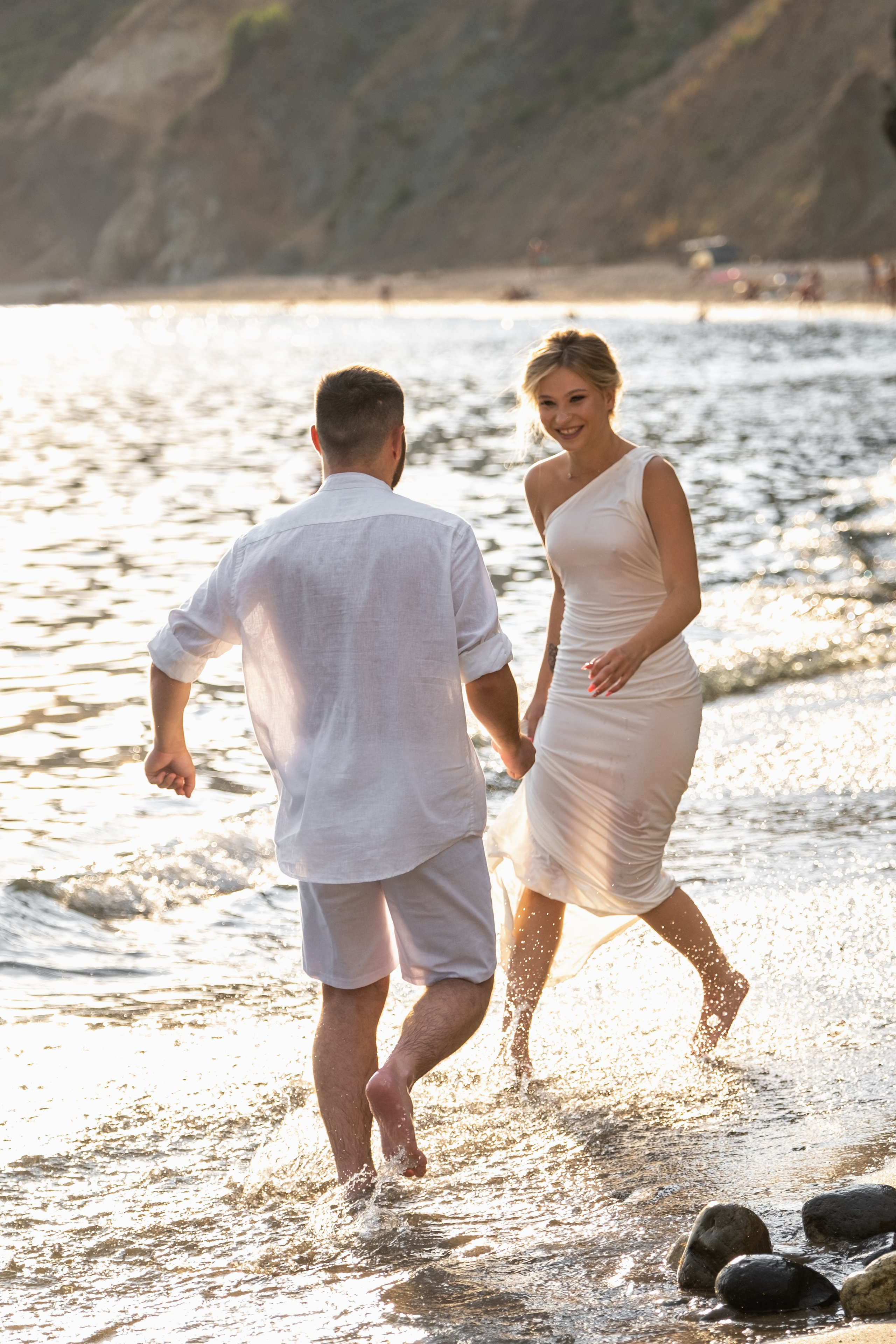 Фотосессия на море. Яшмовый пляж, Севастополь. Фиолент. Даша и Дмитрий. Профессиональная фотосъемка в Крыму. Натуральные эмоции и живые кадры. Забронируйте дату прямо сейчас!