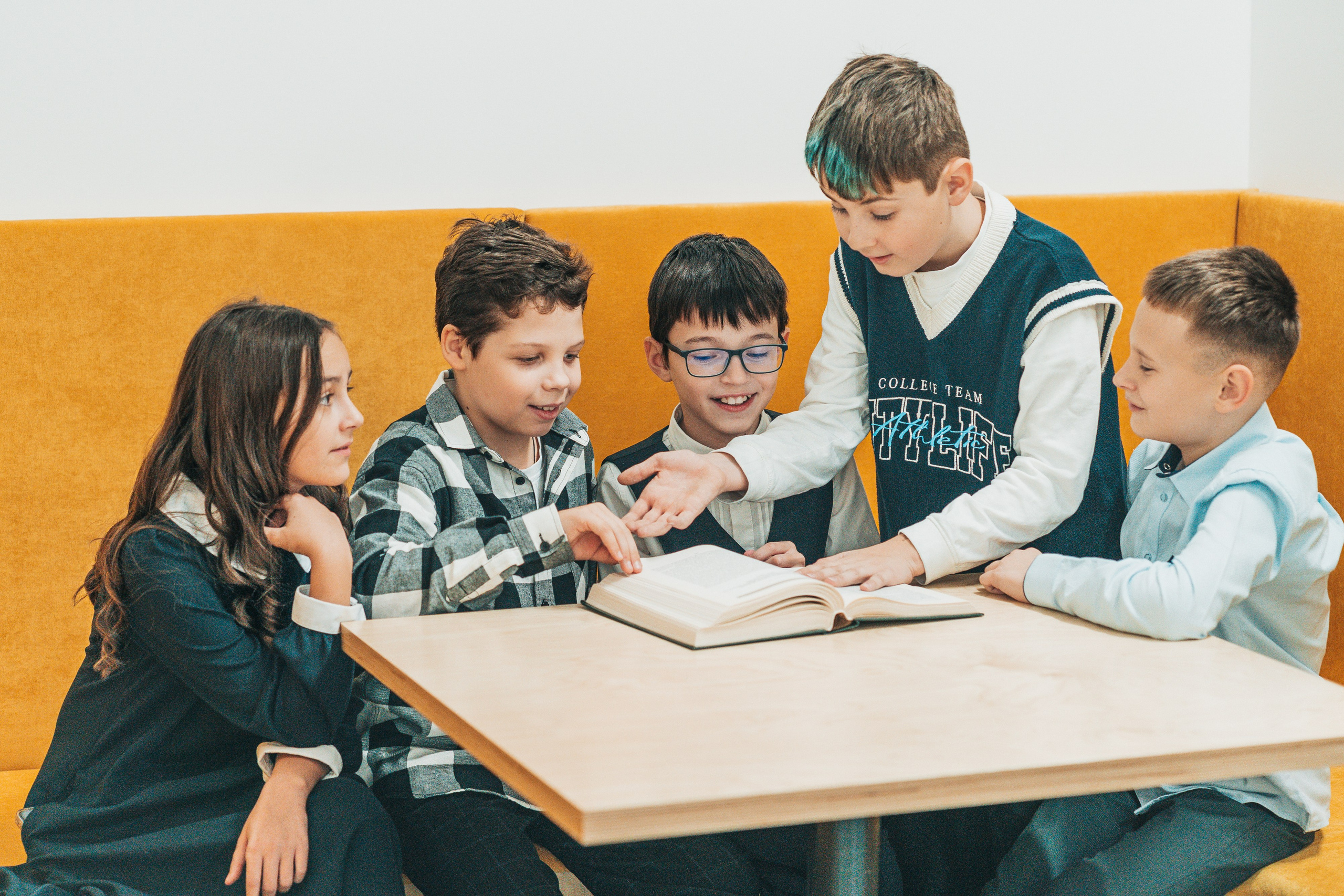 4 класс. Школьные альбомы и альбомы для детского сада. Юлия Осипова. Москва