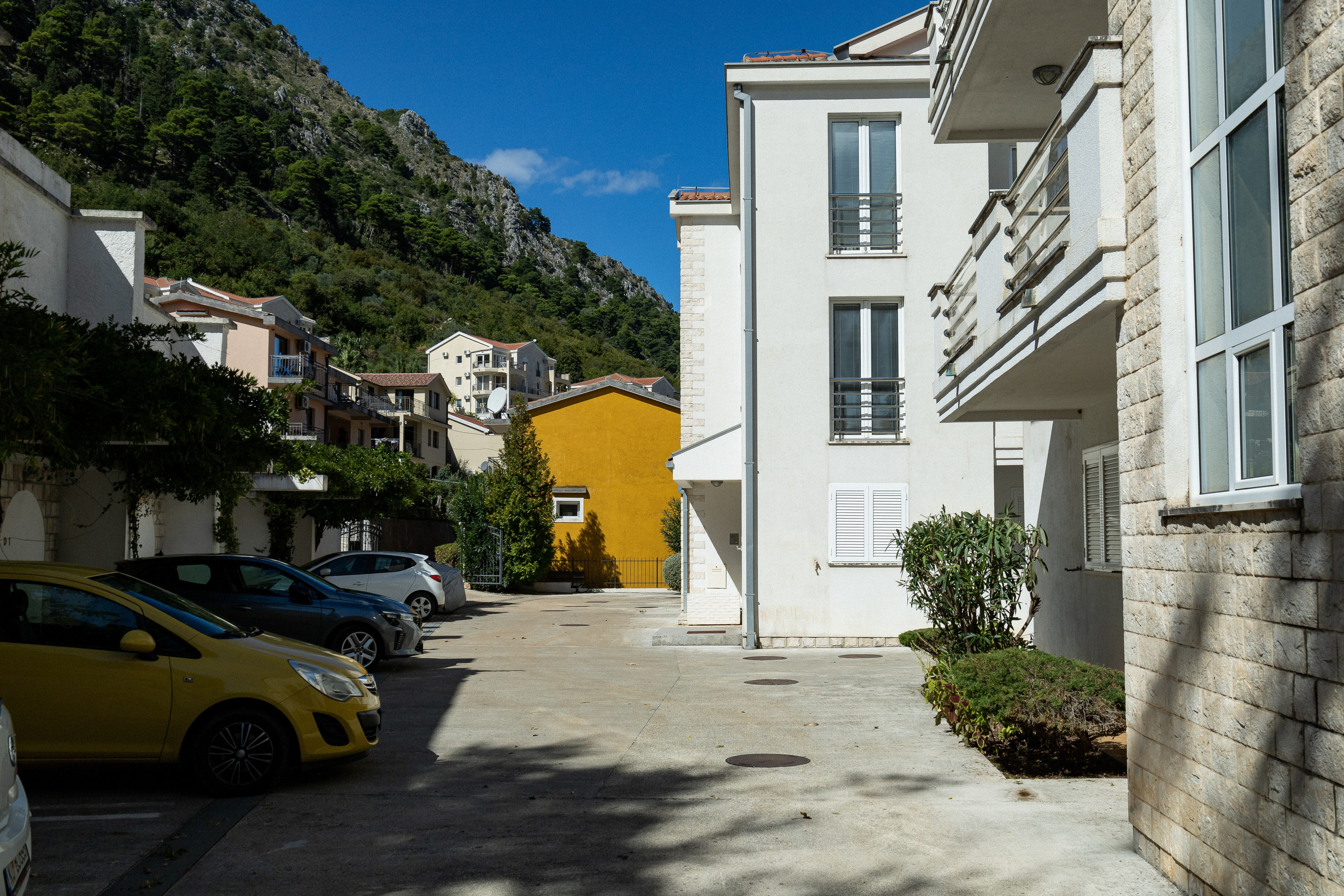 Private apartment for rent. Fotograf u Crnoj Gori-porodično fotografisanje sa djecom, lovestory, nekretnine