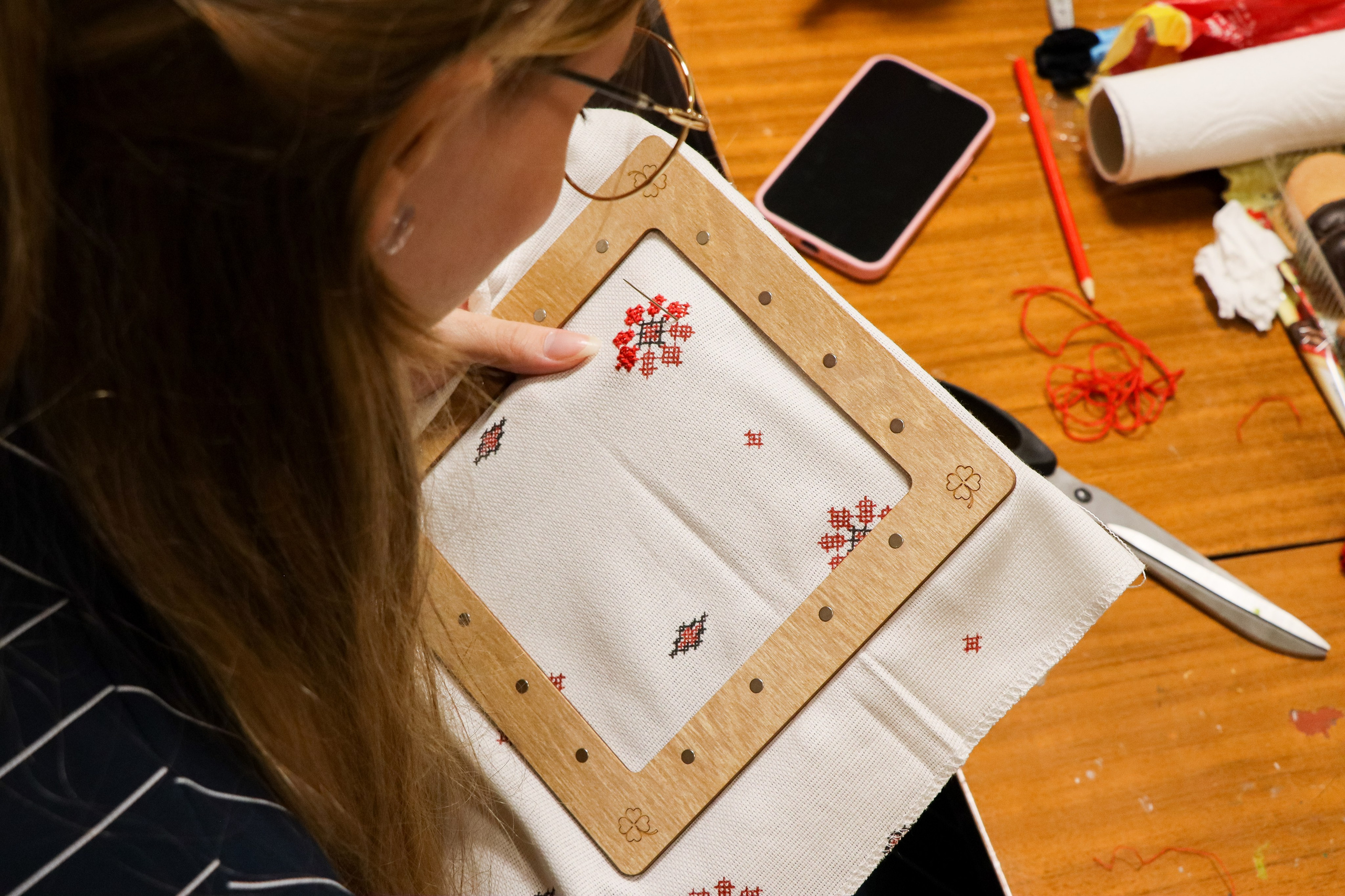 Мастер-класс по вышивке орнаментов. Портретный и репортажный фотограф в Анапе Злата Хидзик