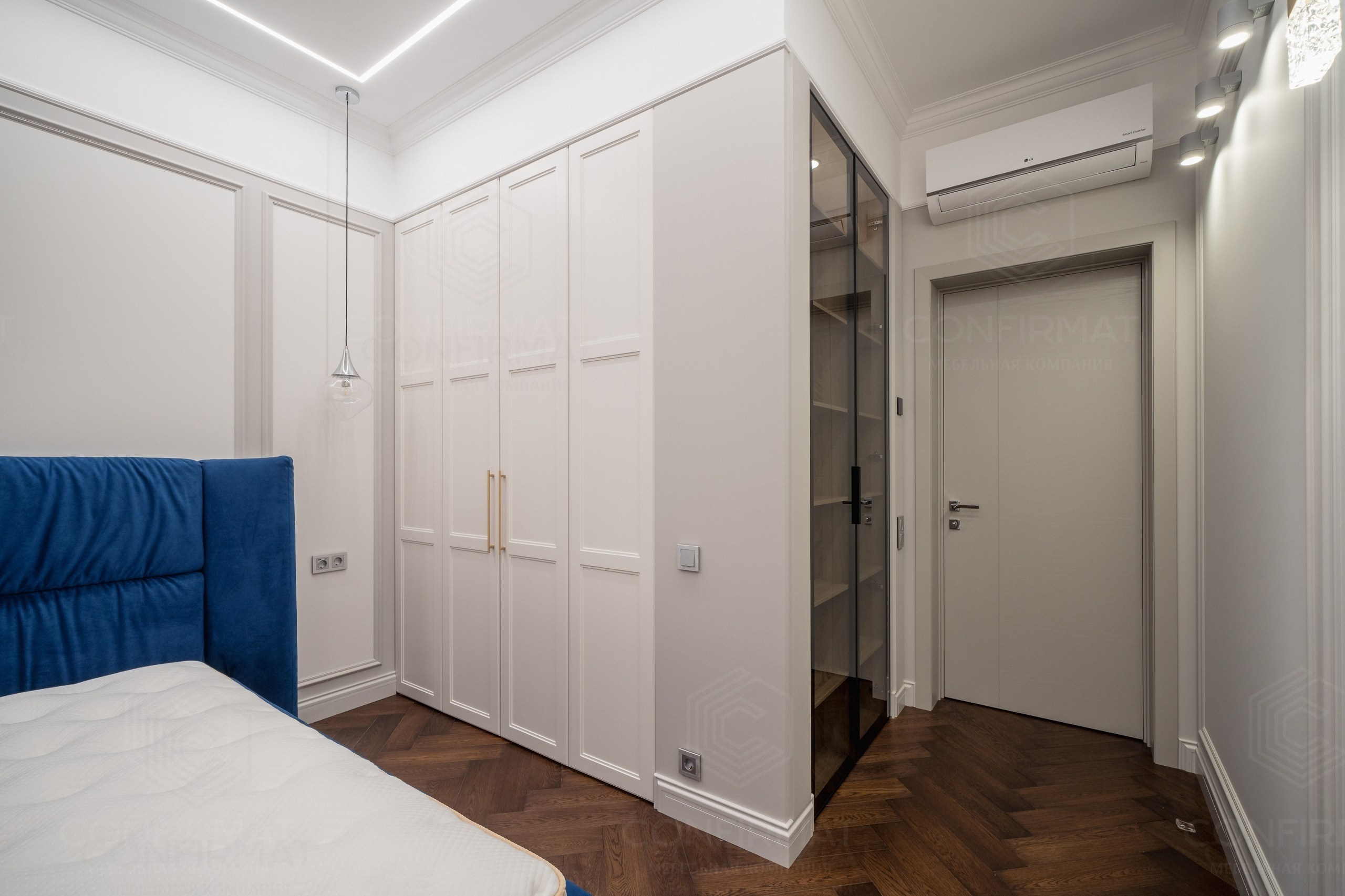 Спальня с гардеробом за фасадами шкафа. Мебель на заказ