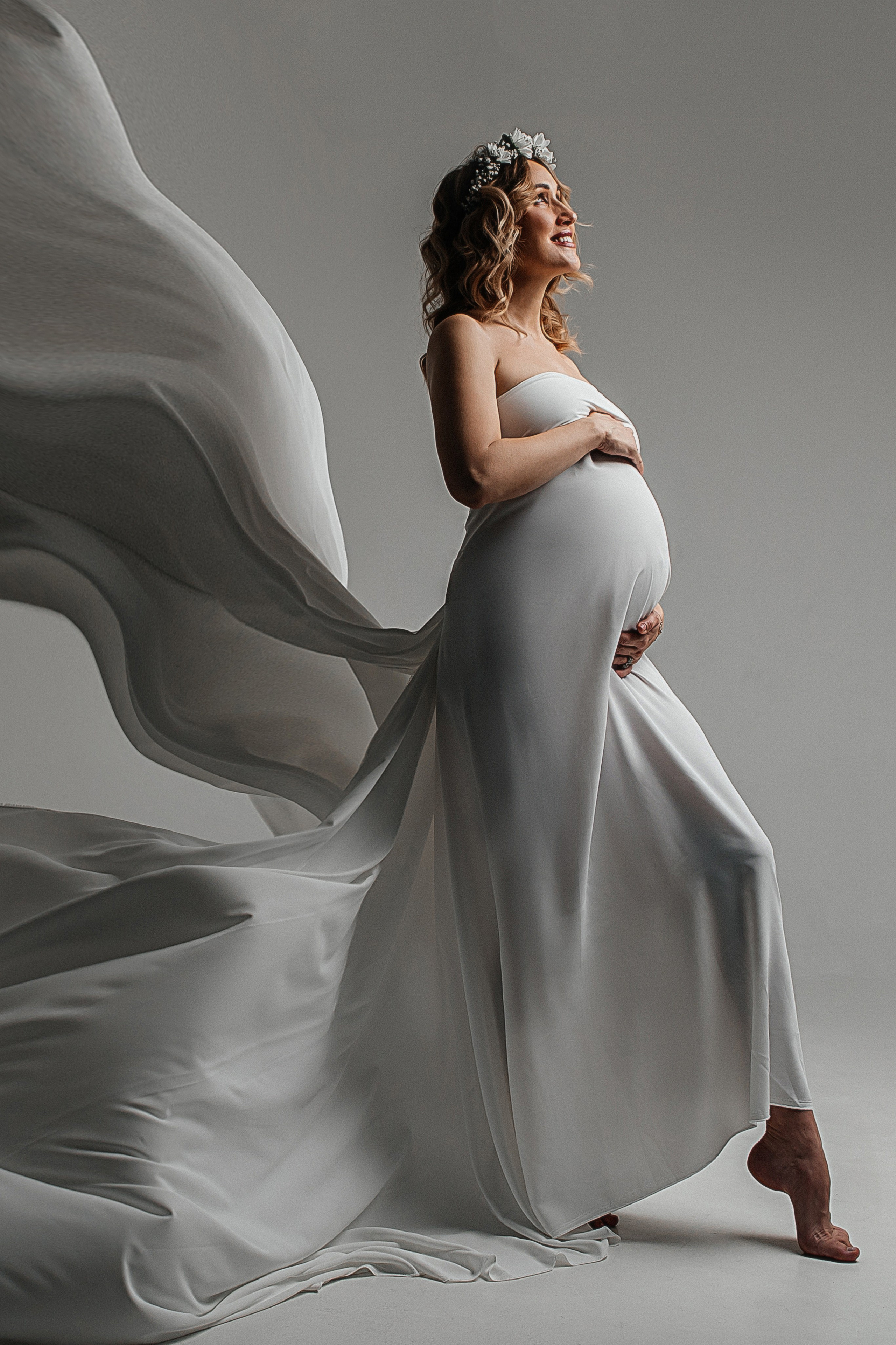 Фотограф в Иркутске Анастасия Кись. Студийная фотосессия беременности в тканях Иркутск. Семейная фотосессия, ПОРТРЕТ «ПОКОЛЕНИЕ»