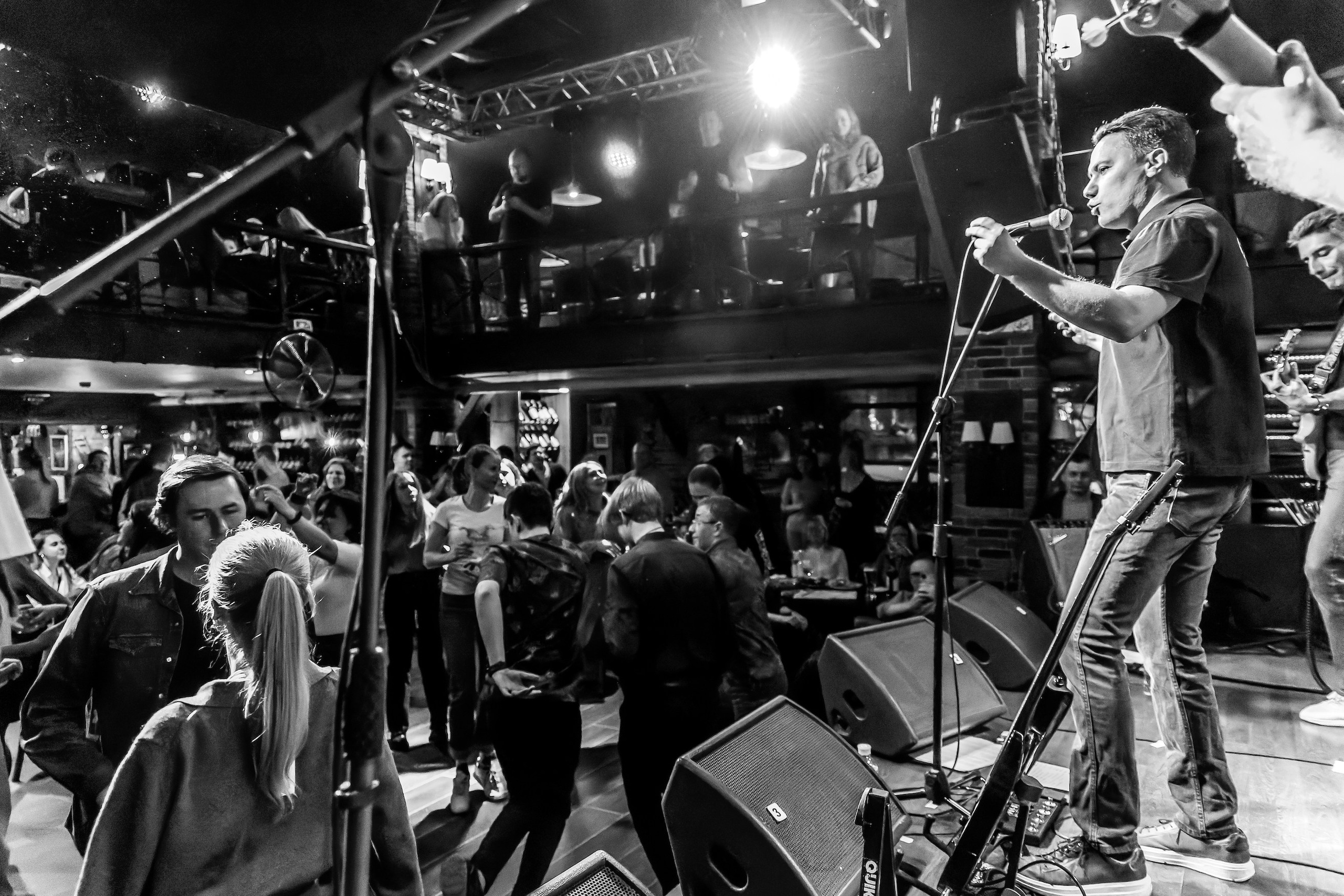 LifePub 29.03.2023. Московская кавер-группа BankBand