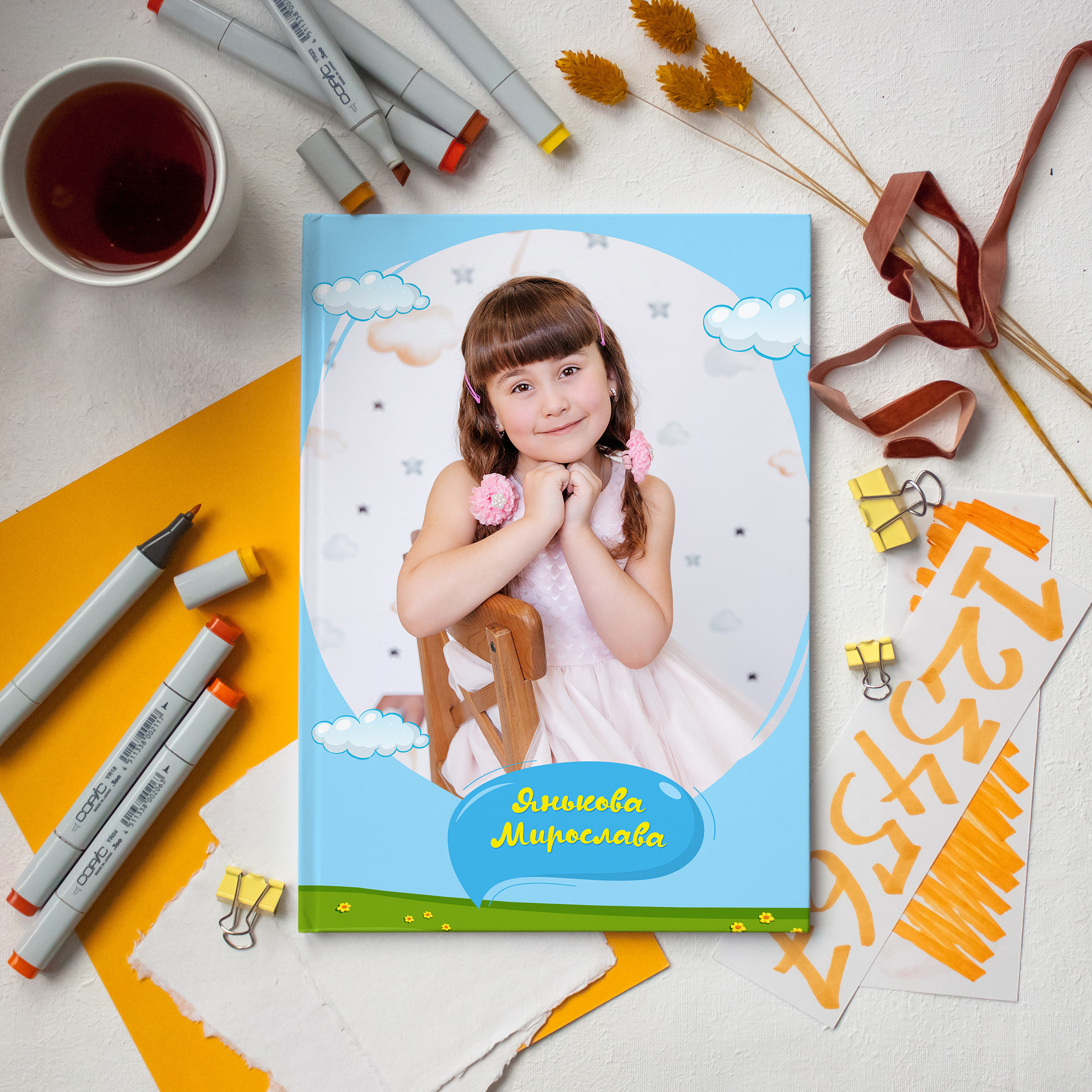 Фотоальбом. Дизайн "Летний" 20*30. Альбом  отпечатан на цифровом оборудовании HP Indigo 20000 . Твердая фотообложка, ламинированная поверхность, плотные листы. Разворот 180°.