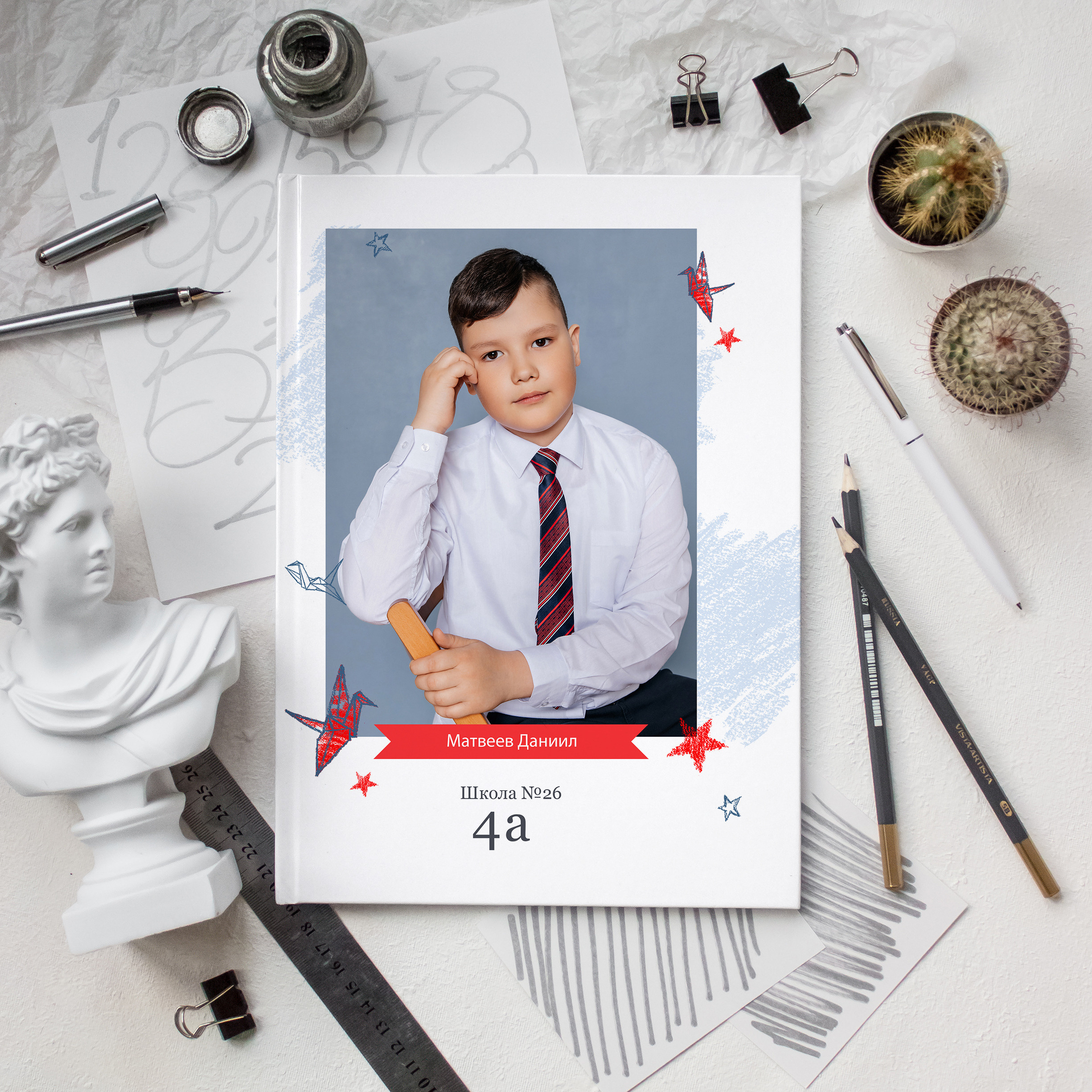 Фотоальбом. Дизайн "Жирафики" 20*30. Альбом  отпечатан на цифровом оборудовании HP Indigo 20000 . Твердая фотообложка, ламинированная поверхность, плотные листы. Разворот 180°.