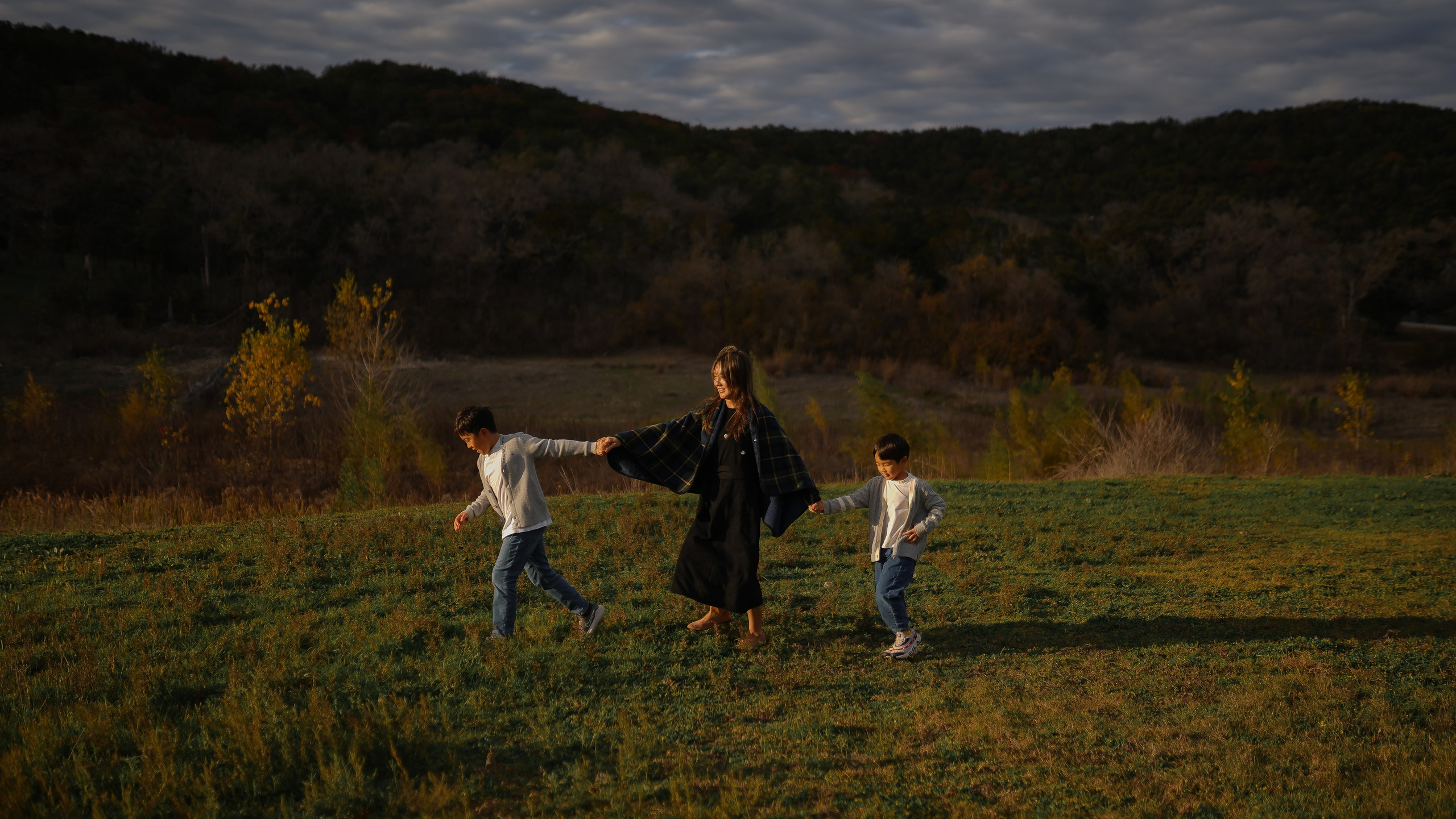 Family photography in Austin, TX | Unposed, playful & full of life | Anny Smirnova
