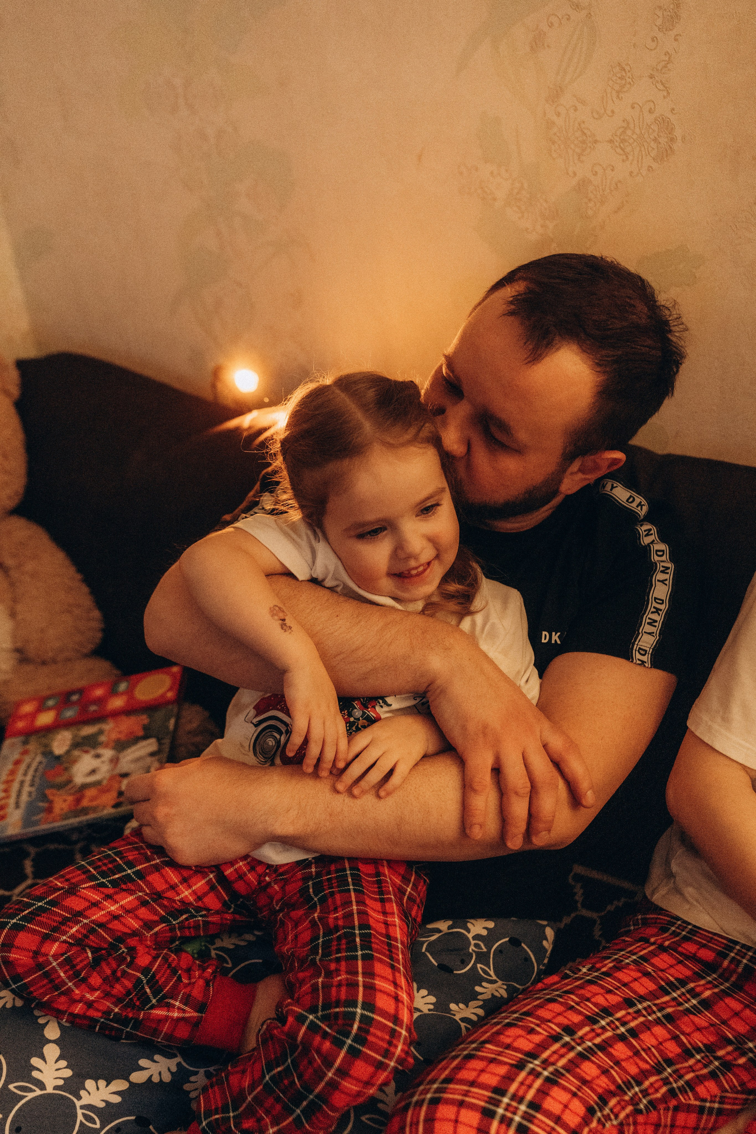 Домашняя зимняя вечерняя съемка с семьей. Семейный фотограф Егор Веденин