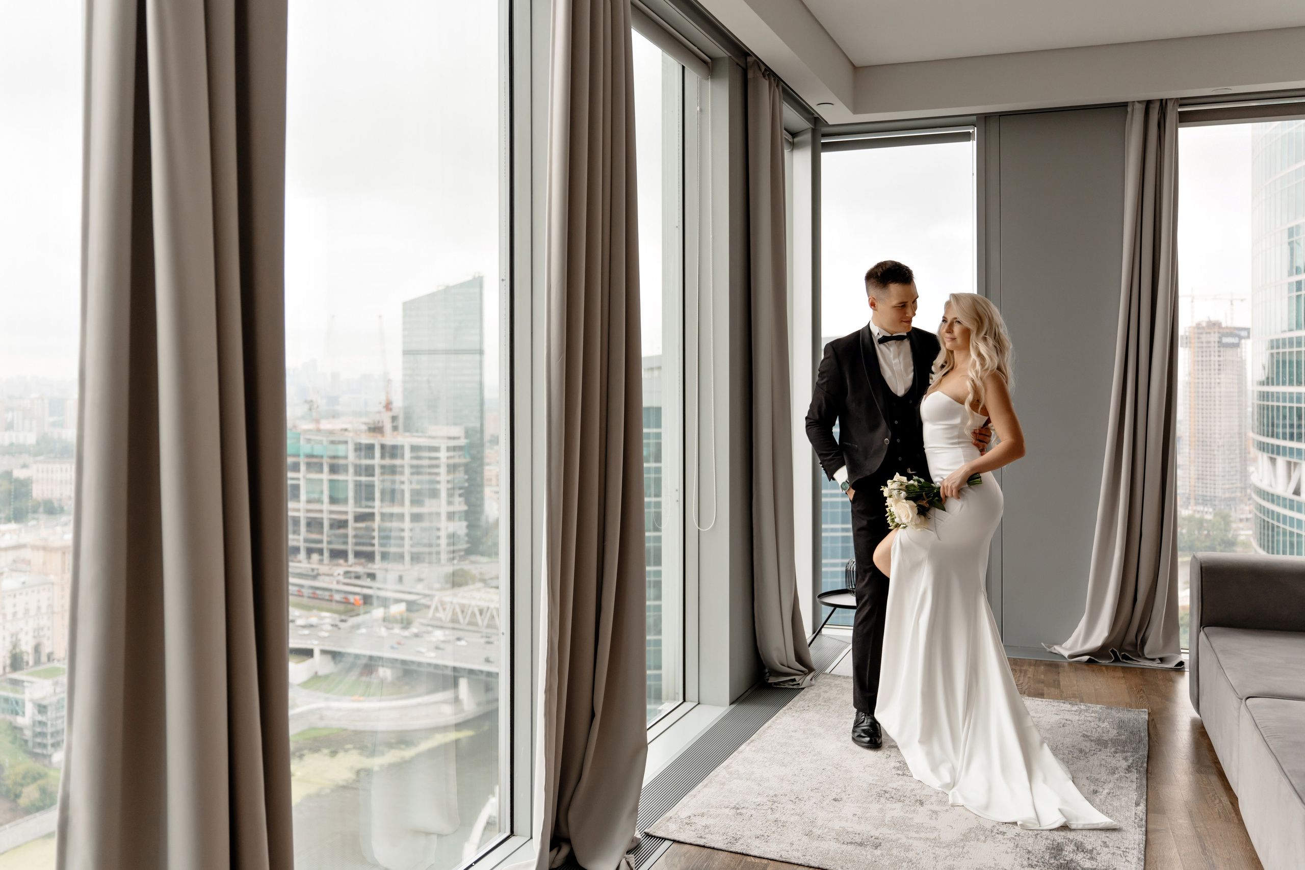Свадебная фотосъемка в отеле Москва-Сити
