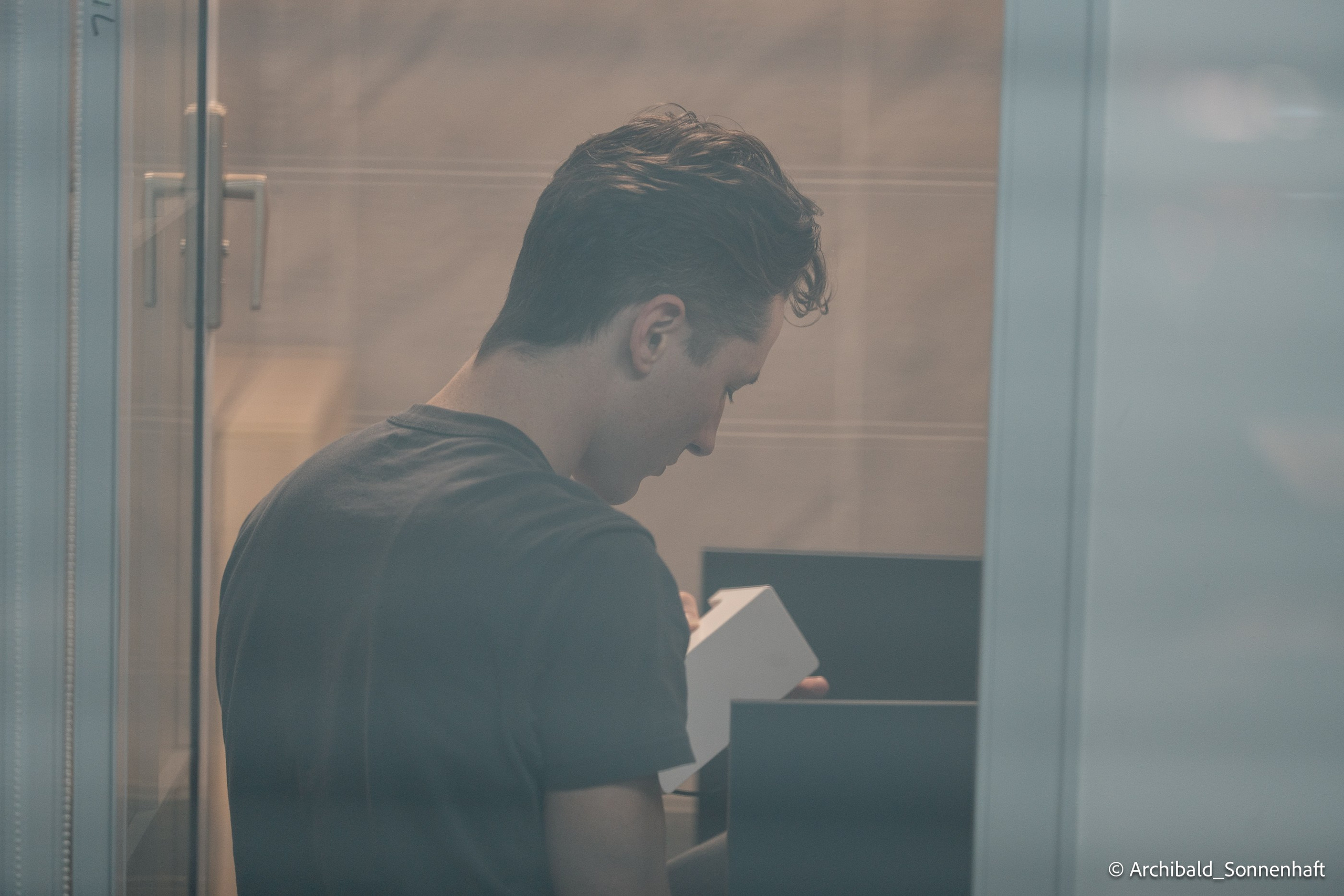 Cat, squirrel, japanese food and stand-up. Photographer in Guangzhou, China. Archibald Sonnenhaft