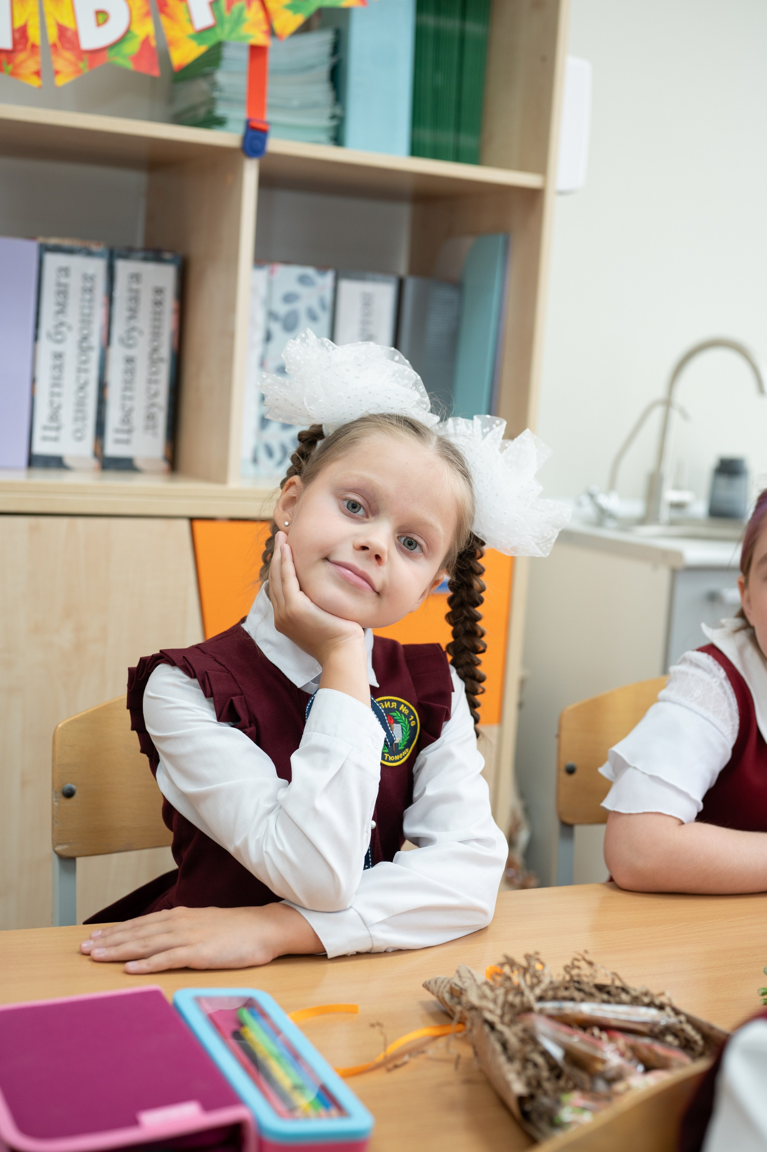 1 сентября 16 гимназия 2 класс (линейка + в классе+ на улице). Фотограф новорожденных, семейный детский в Тюмени Татьяна Морозова