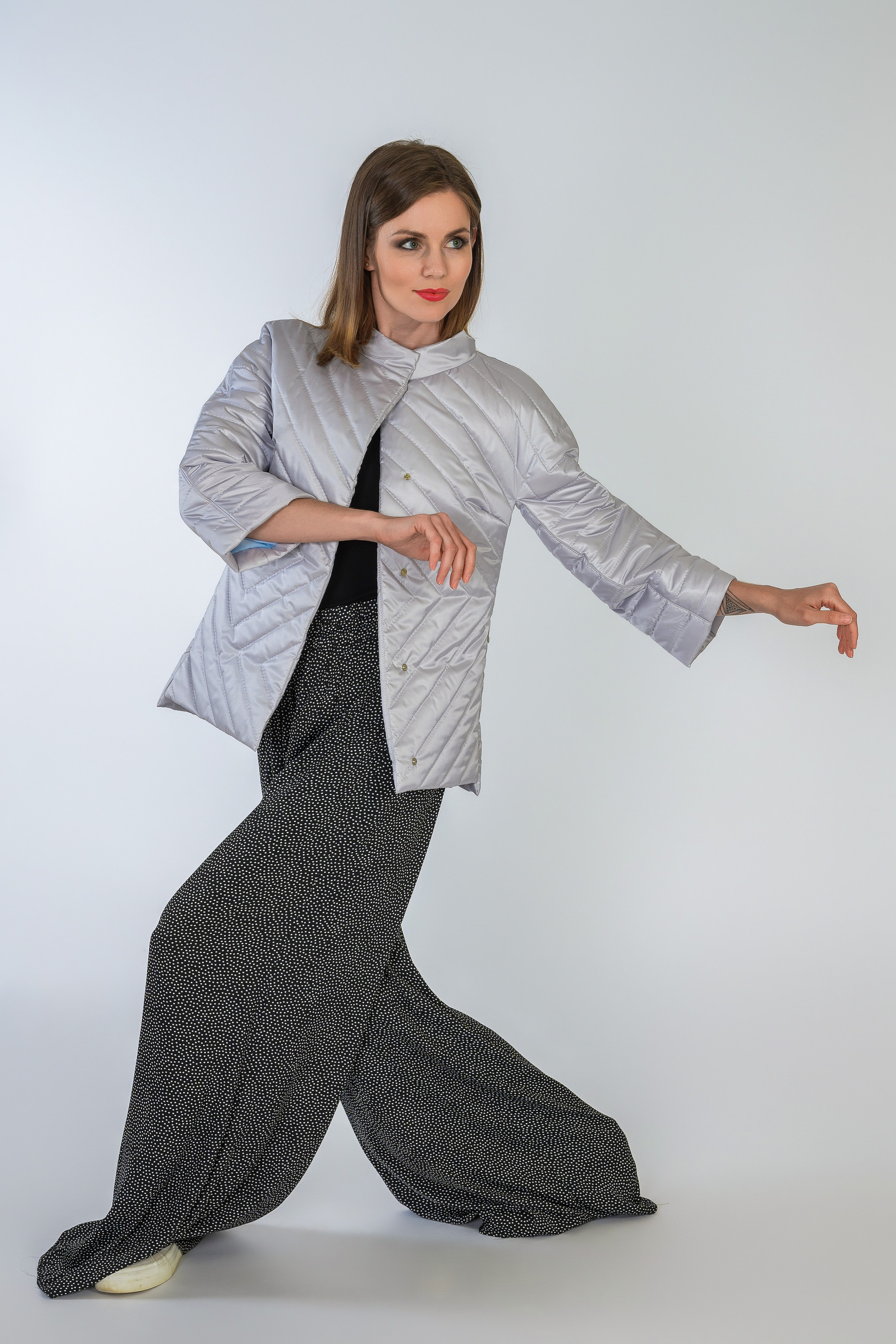 Фотосессия в студии на белом фоне для рекламы и продажи товаров на маркетплейсах.