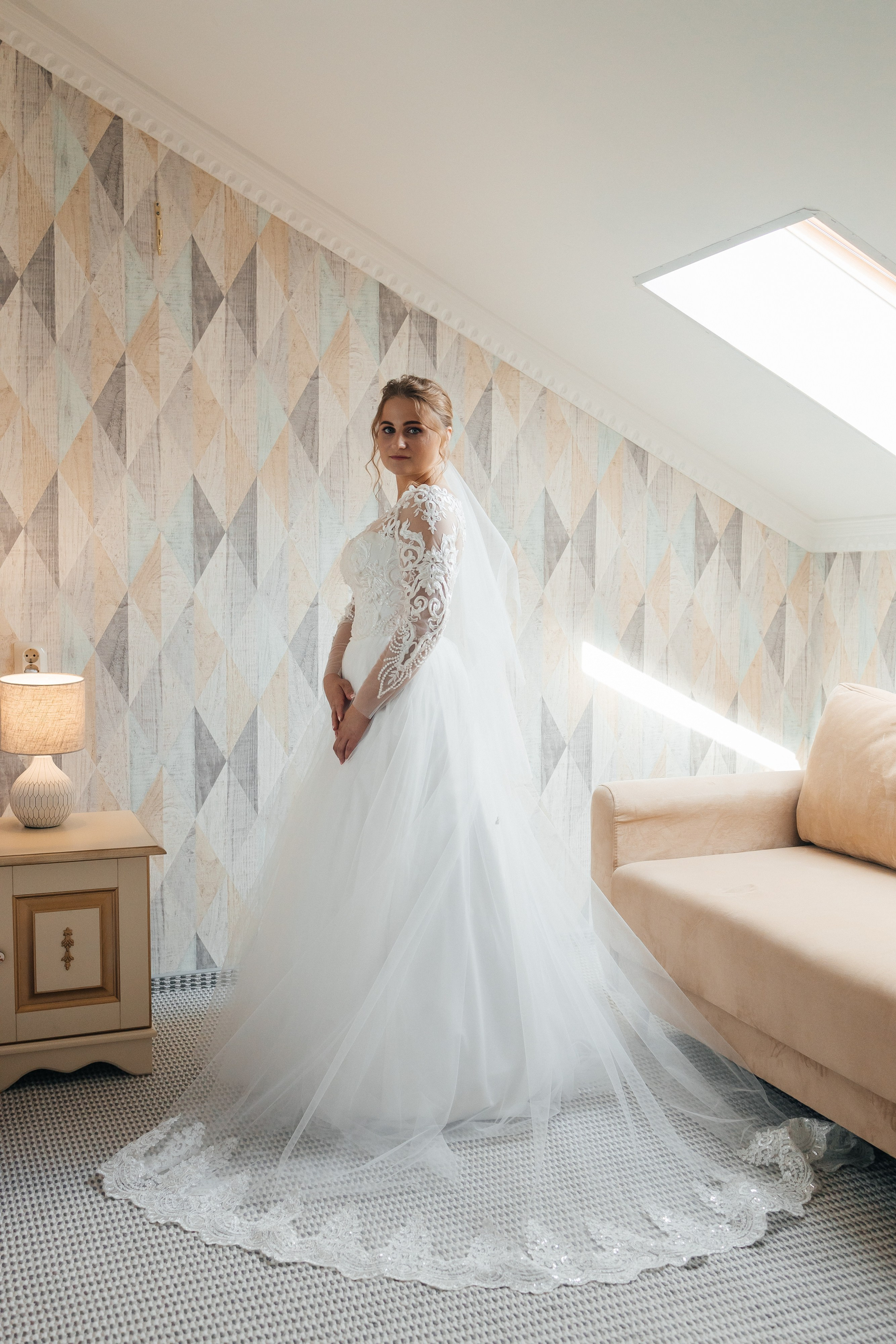 Трогательная выездная церемония в уютном ресторане. Олег Сверчков | Свадебный фотограф Вологда