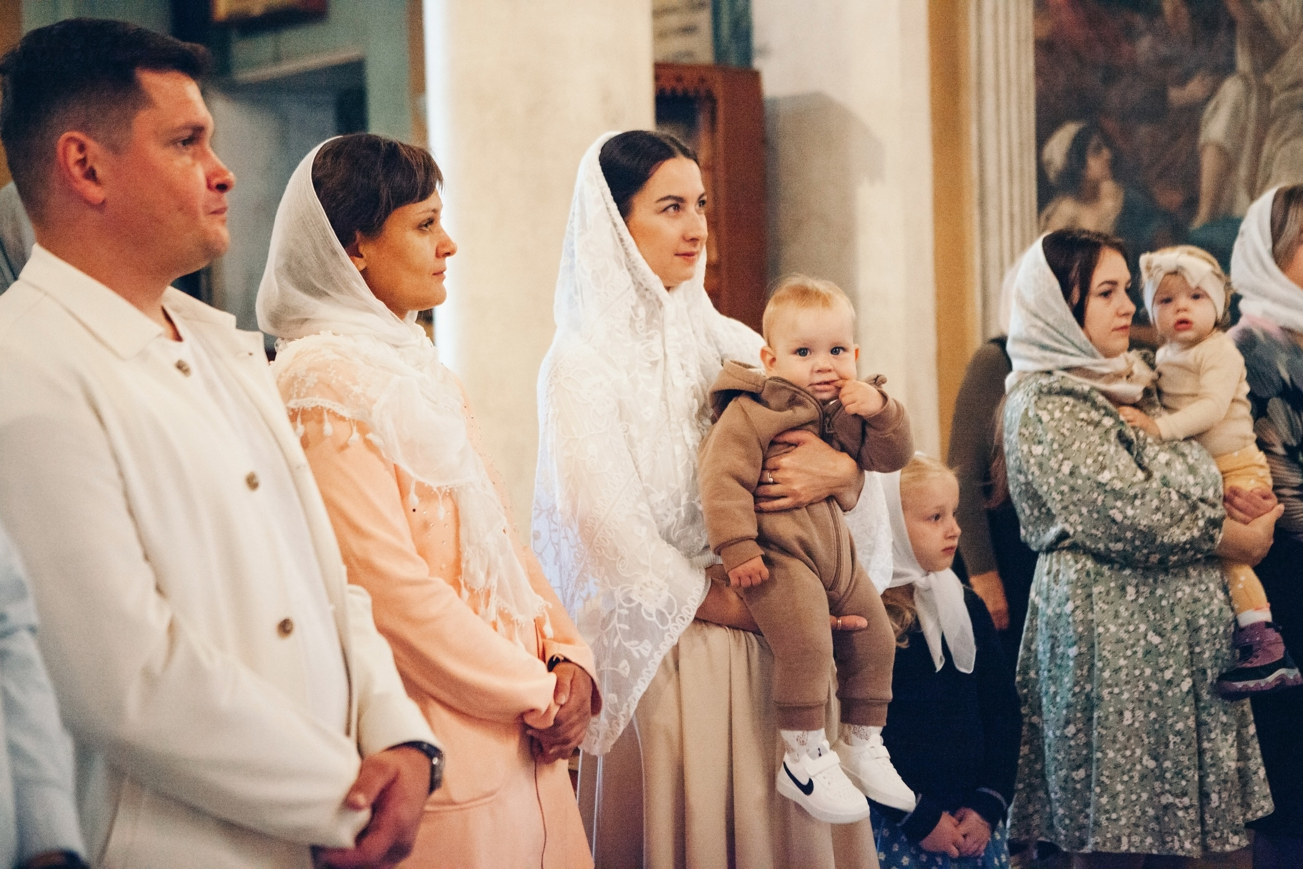 Крещение ребенка в церкви. Фотограф Ольга Ефремова