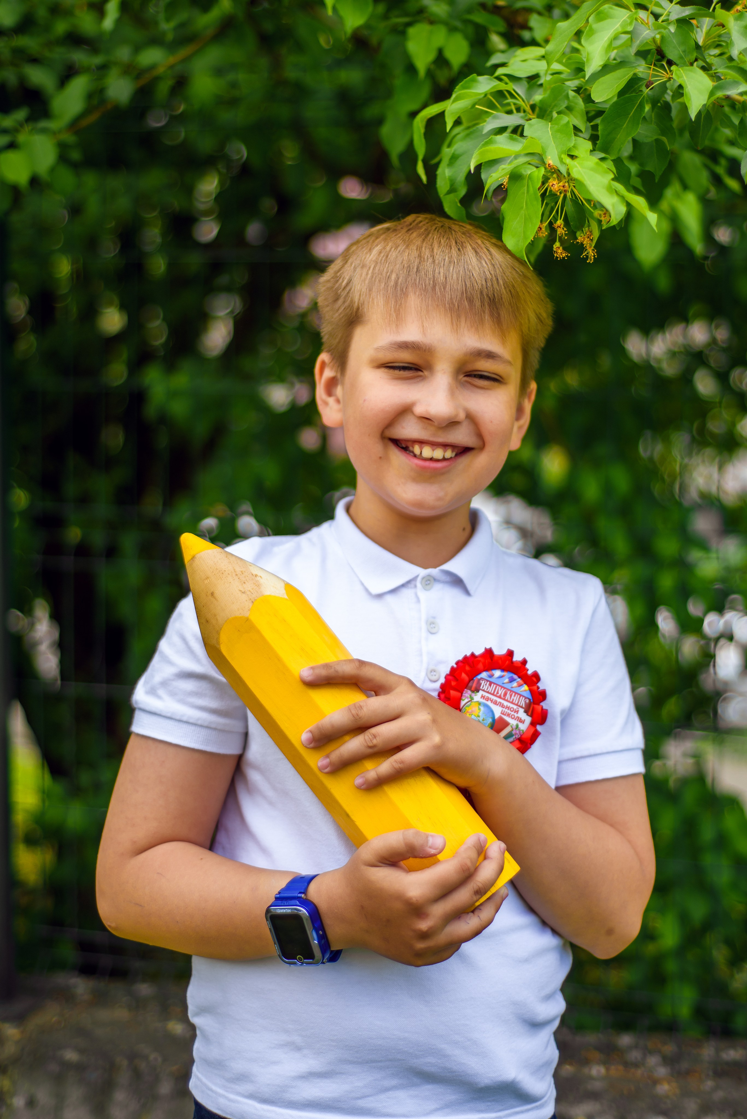 Фотосъемка в школьном саду. Фотограф. Выпускные альбомы в Барнауле