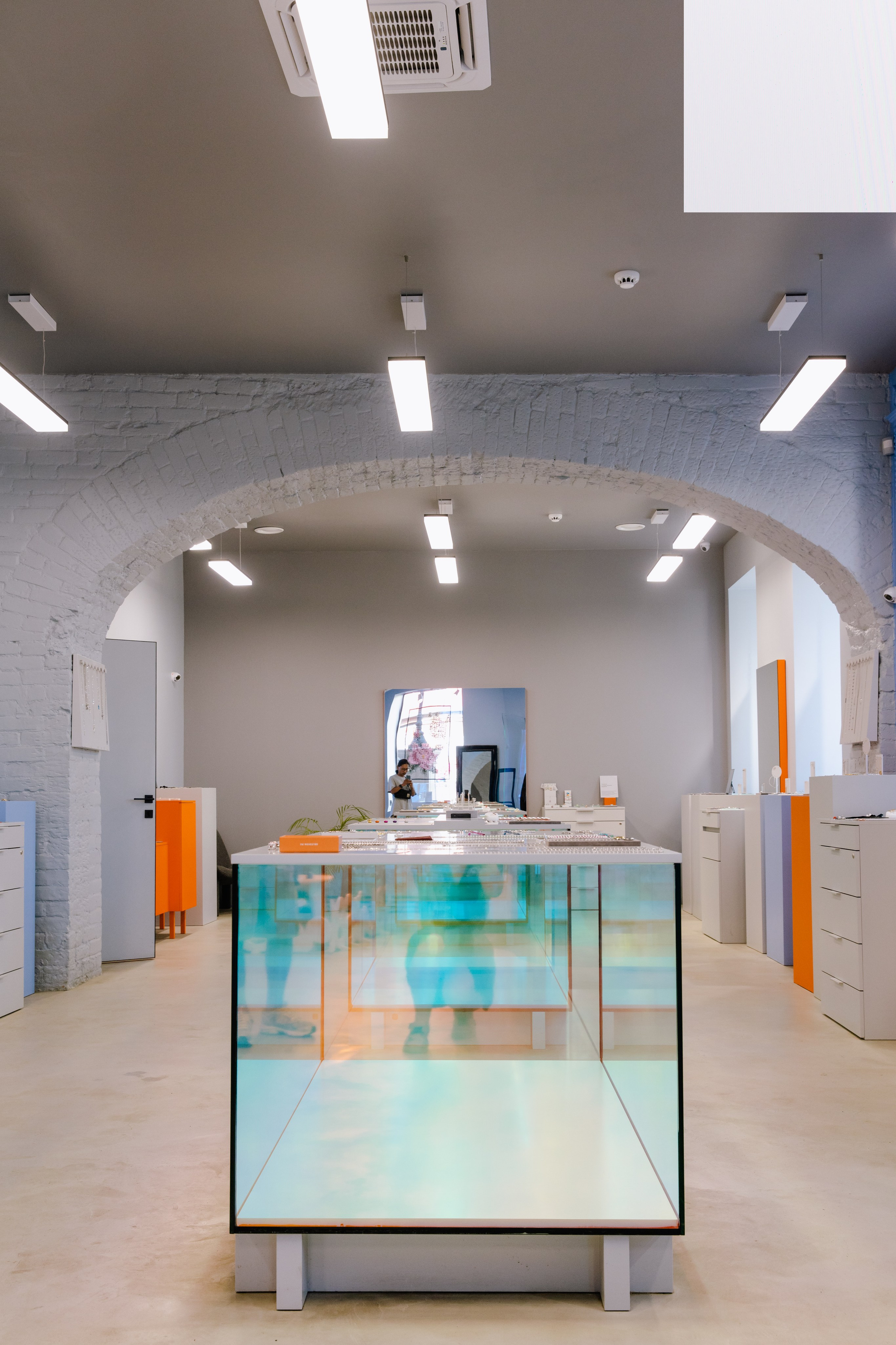 SBLESKOM ​Ювелирный салон Томск Ленина, 72. ГУДРУМ — Мебель на заказ в Томске | Кухни | Шкафы | Стулья и Столы