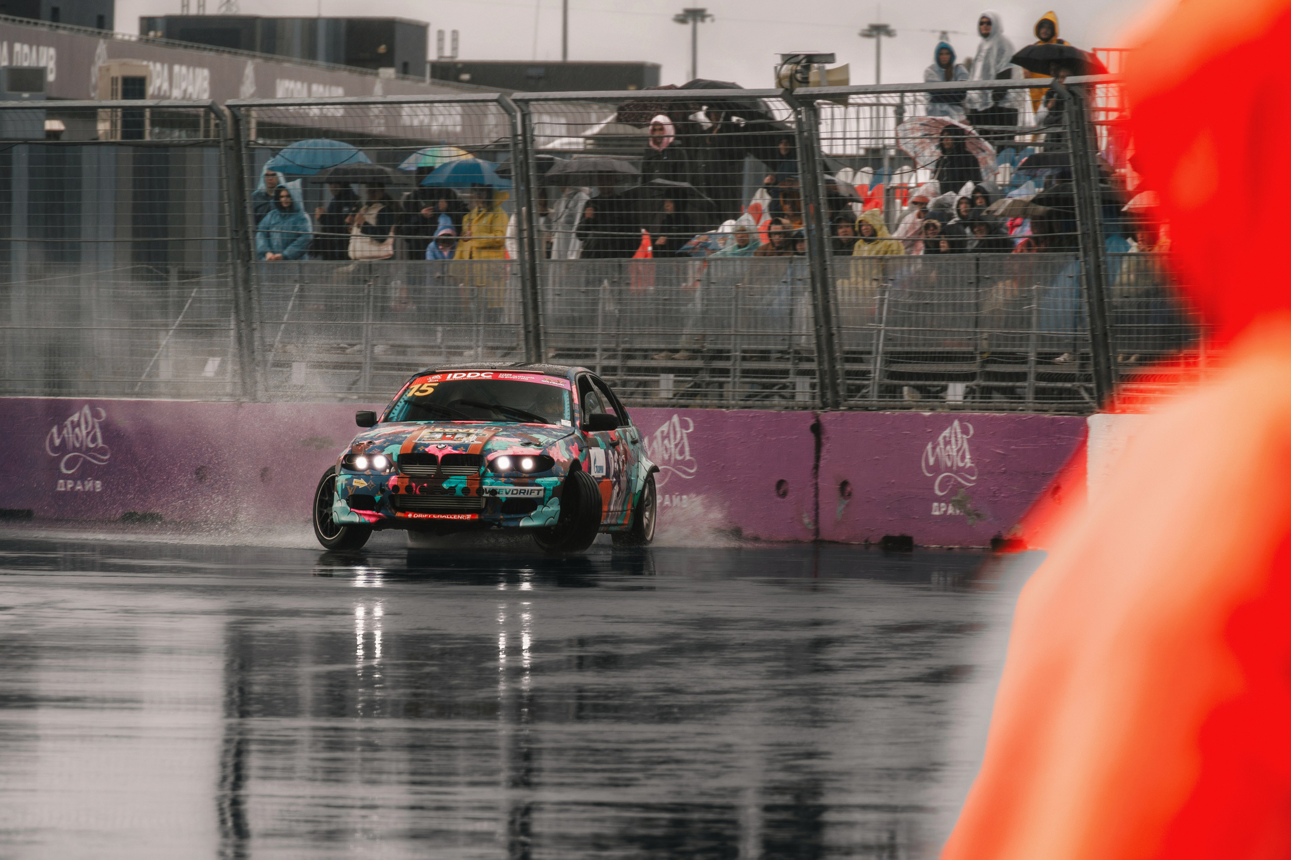 IDDC Этап 2: Бетонный Колизей и блогеры в деле