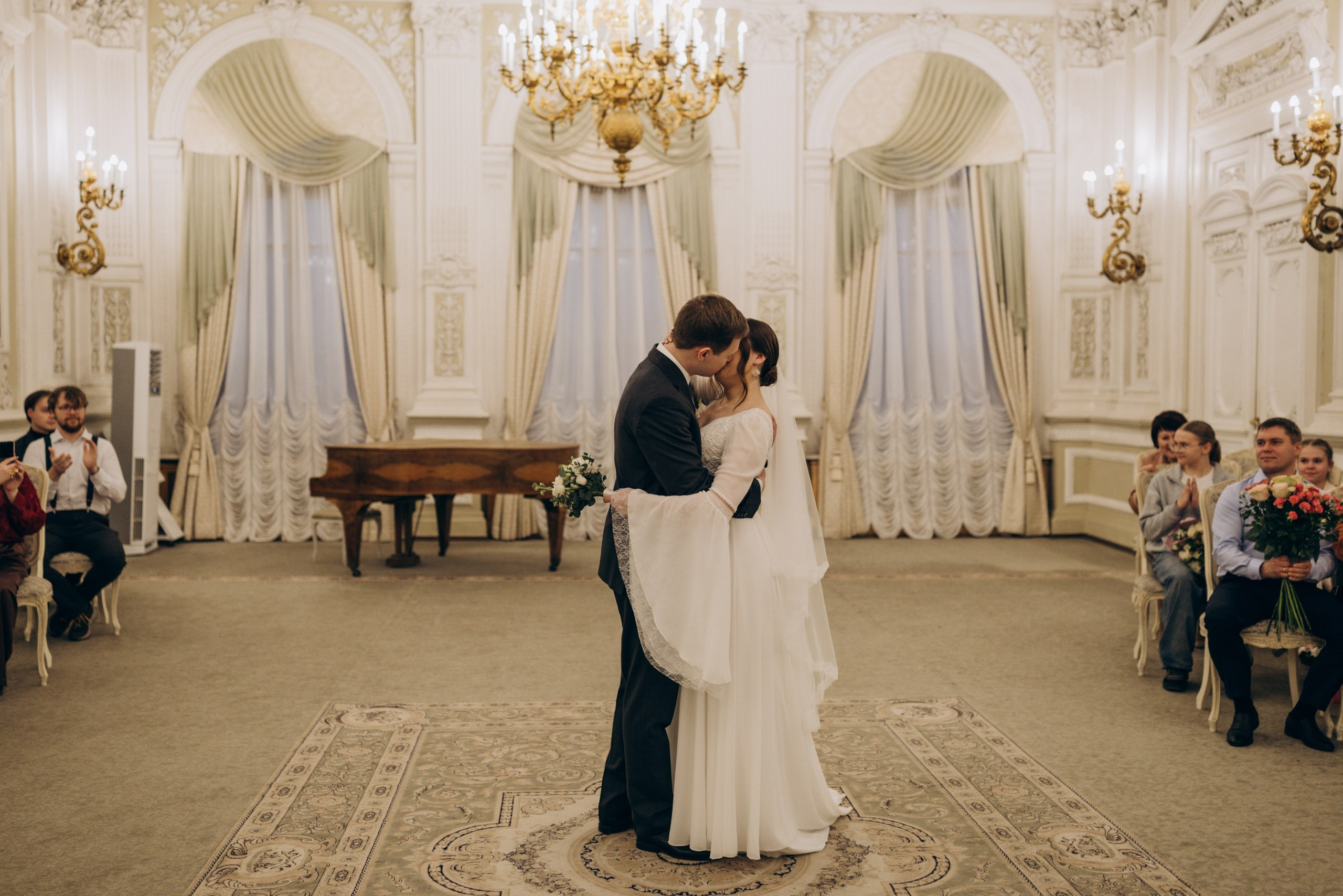 Егор и Аня | Эрмитаж и 1-й дворец. Свадебный и love story фотограф в Санкт-Петербурге