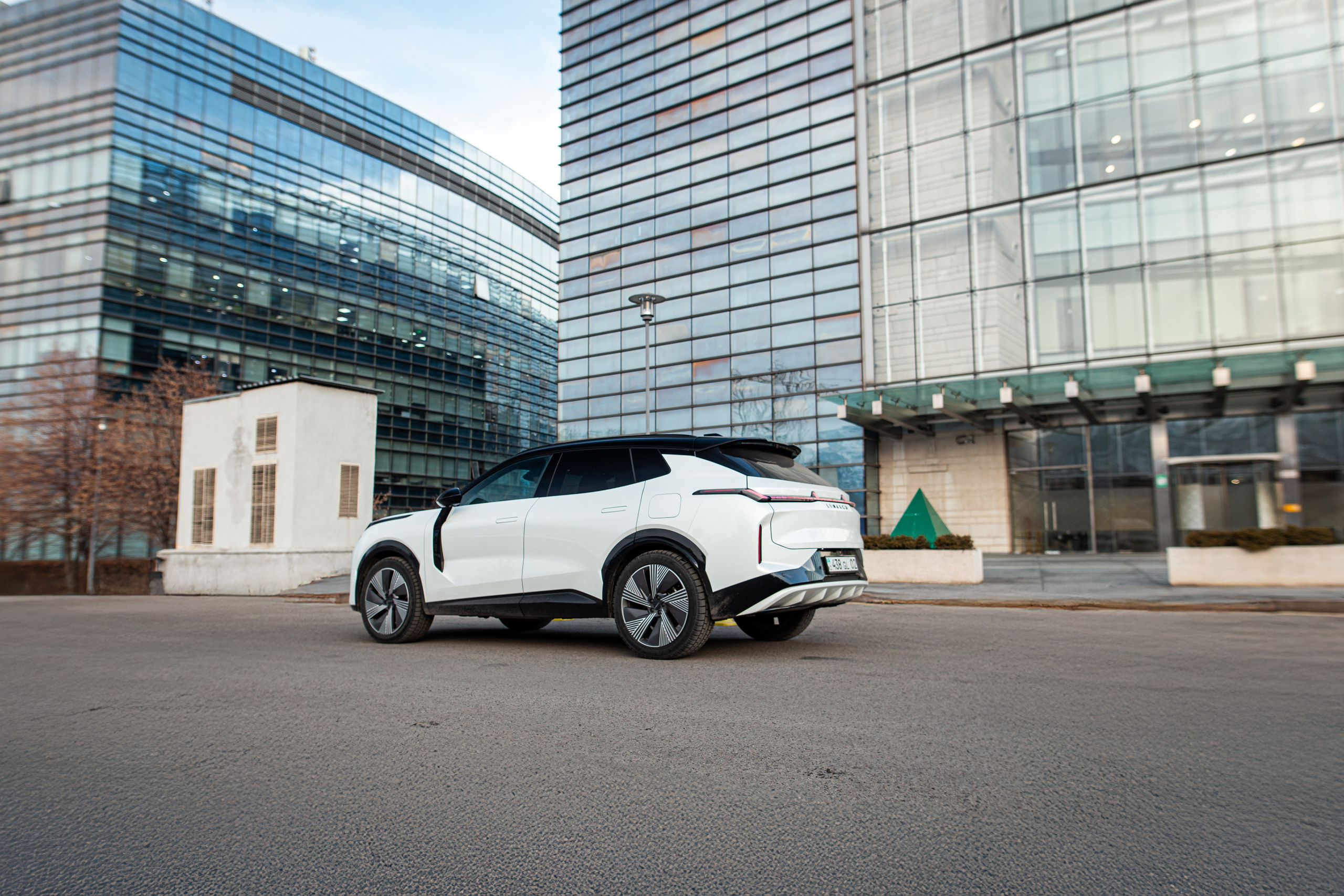 Lynk&Co 08 EM-P. Рекламный и портретный фотограф в Алматы — Серекпаев Танирхан