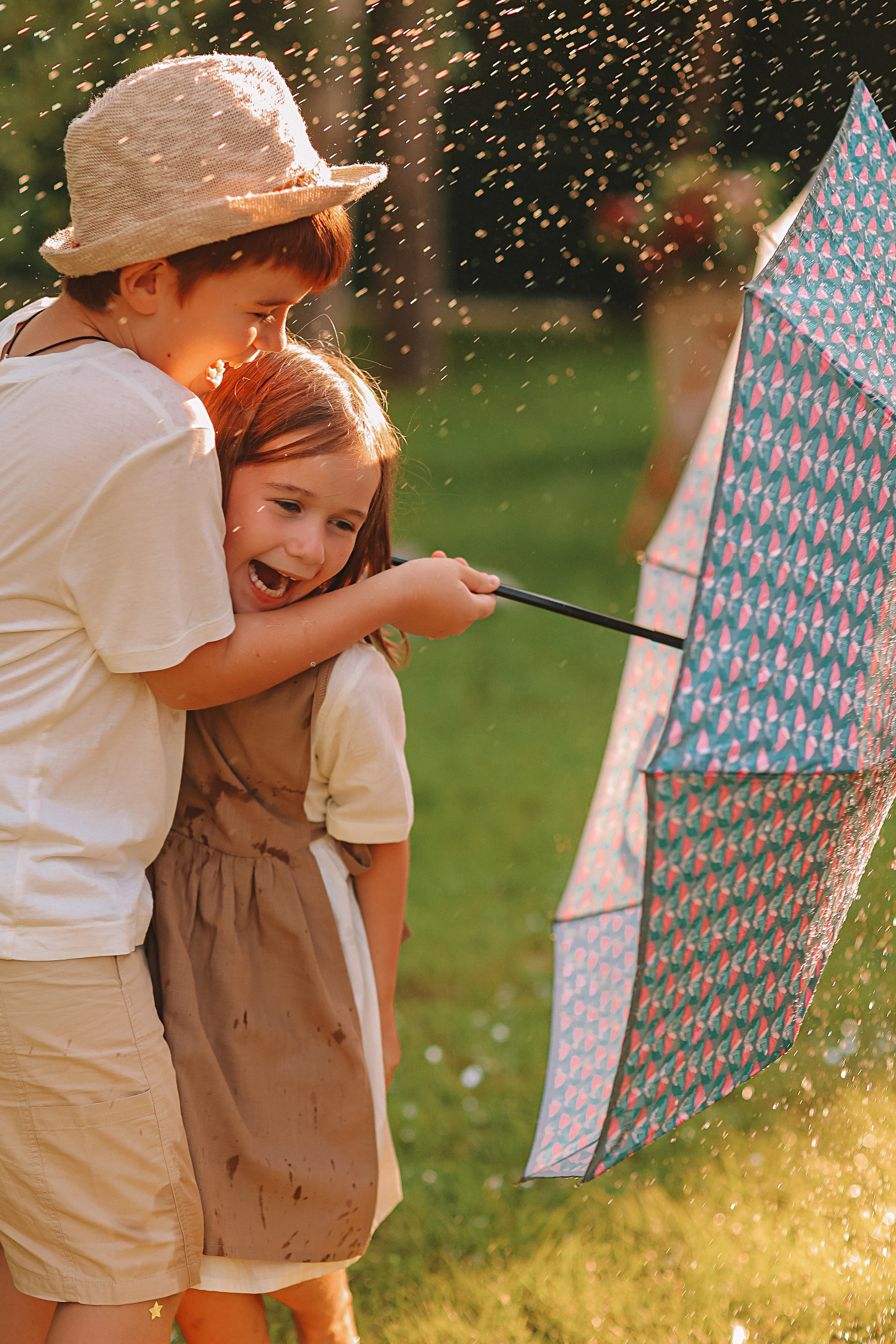 Стирка у дома. Семейный фотограф Тюмень, фотограф на роды Салмина Мария