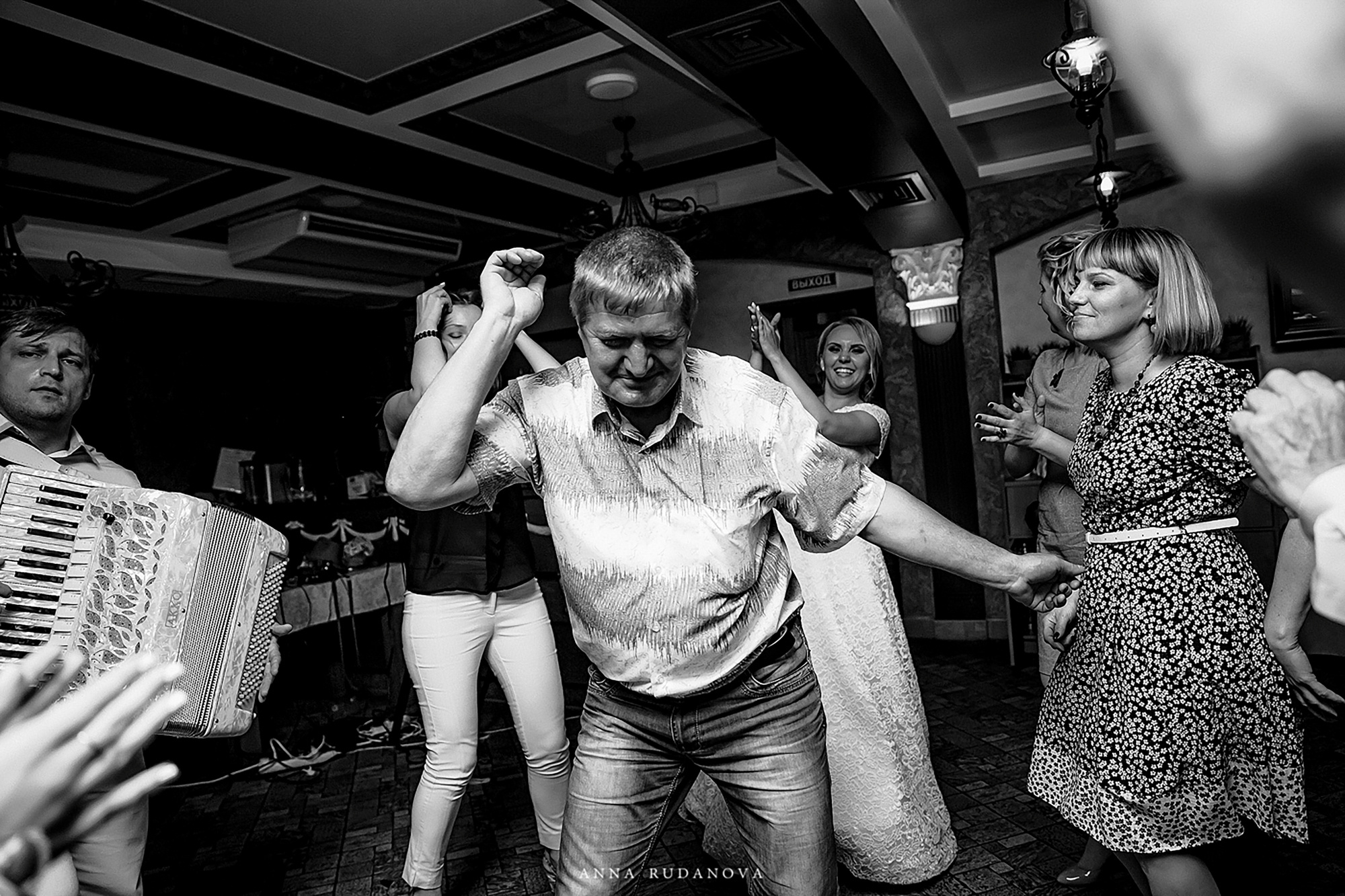 Реавиль Арзамас. Руданова Анна фотограф. Свадебный фотограф в Нижнем Новгороде, Москве, Саранске, Владимире. Я, свадебный и семейный фотограф Анна Руданова, помогу вам сделать неоценимый вклад в историю потомков. Вы получите универсальное средство укрепления семьи, ведь на моих снимках всегда присутствуют нежность, поддержка и сила настоящей любви. Вне зависимости от типа работы – фотосессии для беременных, свадебной фотосессии или детской фотосессии – я сохраняю свой авторский стиль художественной фотосъемки. отель 