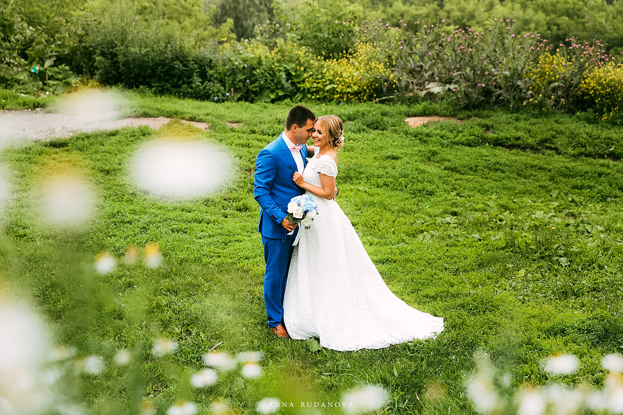 Руданова Анна фотограф. Свадебный фотограф в Нижнем Новгороде, Москве, Саранске, Владимире. Я, свадебный и семейный фотограф Анна Руданова, помогу вам сделать неоценимый вклад в историю потомков. Вы получите универсальное средство укрепления семьи, ведь на моих снимках всегда присутствуют нежность, поддержка и сила настоящей любви. Вне зависимости от типа работы – фотосессии для беременных, свадебной фотосессии или детской фотосессии – я сохраняю свой авторский стиль художественной фотосъемки.