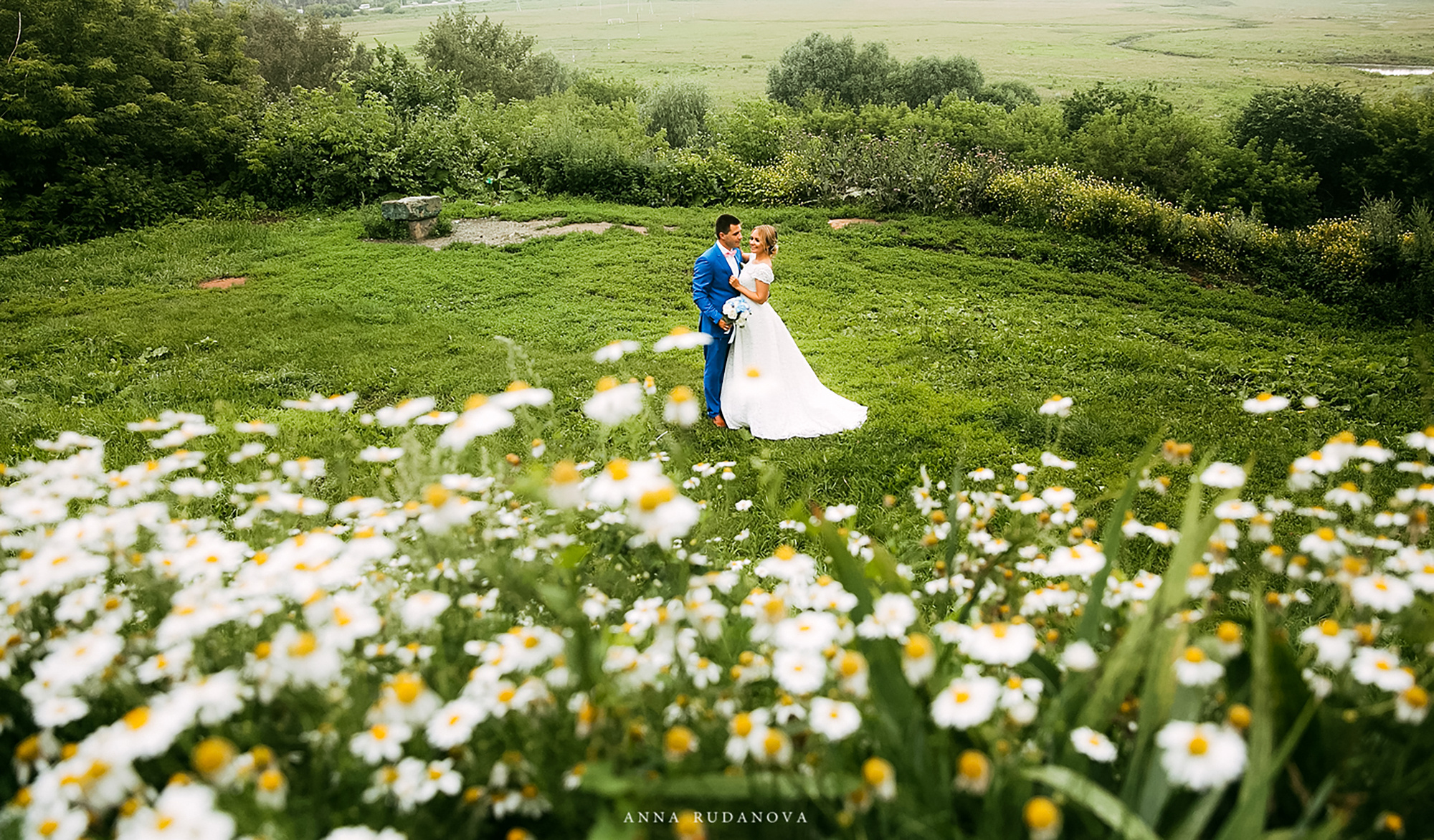 Руданова Анна фотограф. Свадебный фотограф в Нижнем Новгороде, Москве, Саранске, Владимире. Я, свадебный и семейный фотограф Анна Руданова, помогу вам сделать неоценимый вклад в историю потомков. Вы получите универсальное средство укрепления семьи, ведь на моих снимках всегда присутствуют нежность, поддержка и сила настоящей любви. Вне зависимости от типа работы – фотосессии для беременных, свадебной фотосессии или детской фотосессии – я сохраняю свой авторский стиль художественной фотосъемки.