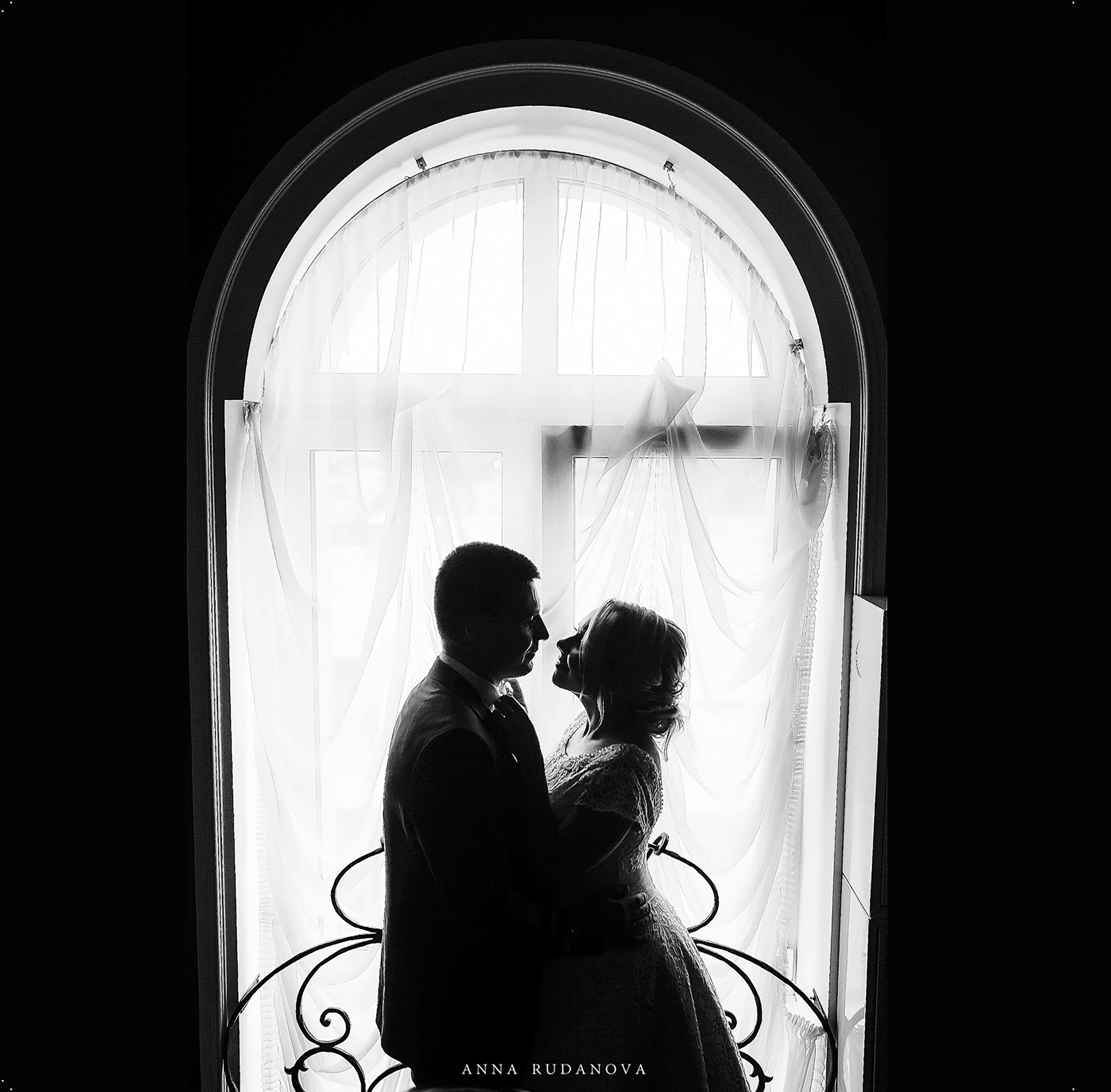 Руданова Анна фотограф. Свадебный фотограф в Нижнем Новгороде, Москве, Саранске, Владимире. Я, свадебный и семейный фотограф Анна Руданова, помогу вам сделать неоценимый вклад в историю потомков. Вы получите универсальное средство укрепления семьи, ведь на моих снимках всегда присутствуют нежность, поддержка и сила настоящей любви. Вне зависимости от типа работы – фотосессии для беременных, свадебной фотосессии или детской фотосессии – я сохраняю свой авторский стиль художественной фотосъемки.