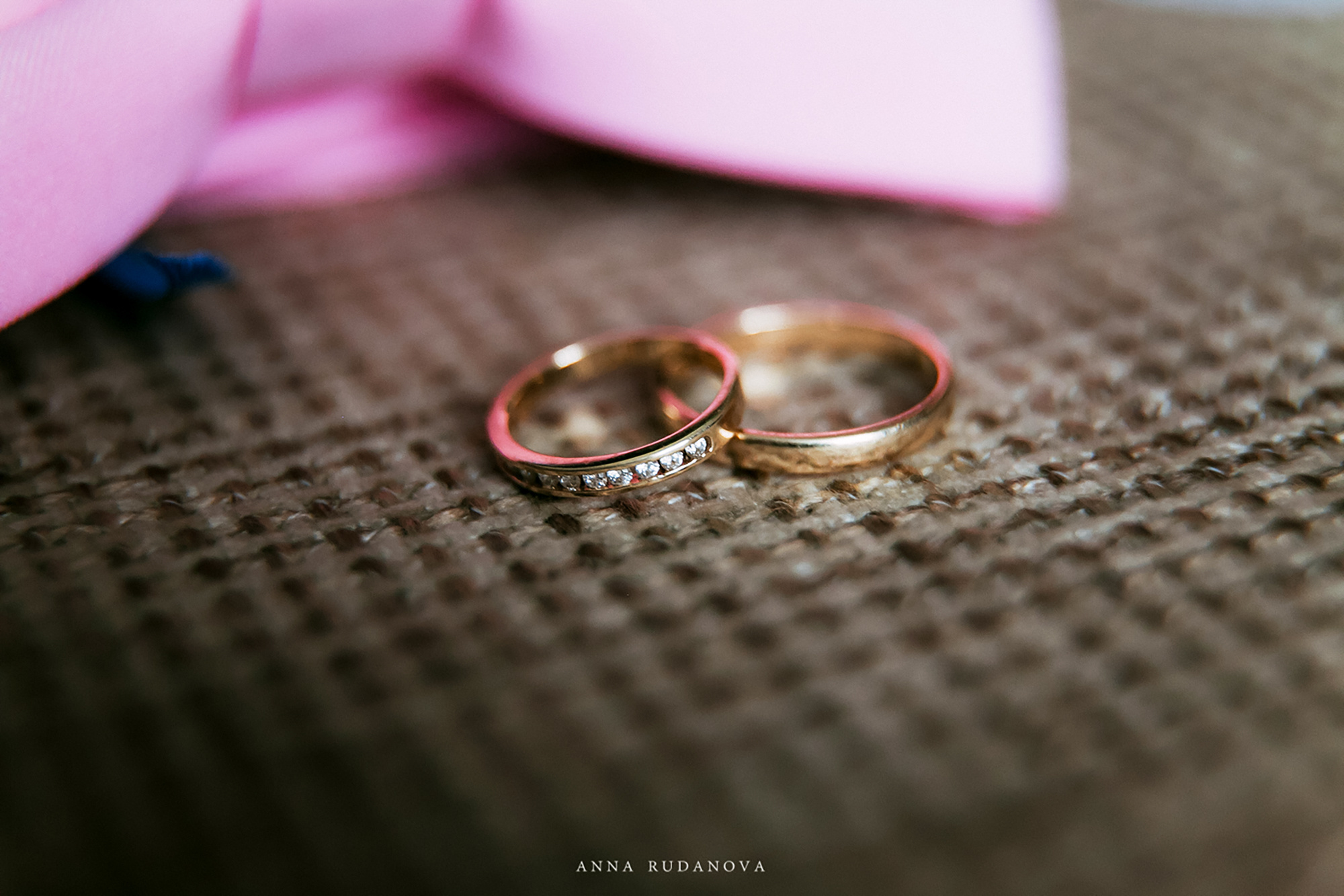 Руданова Анна фотограф. Свадебный фотограф в Нижнем Новгороде, Москве, Саранске, Владимире. Я, свадебный и семейный фотограф Анна Руданова, помогу вам сделать неоценимый вклад в историю потомков. Вы получите универсальное средство укрепления семьи, ведь на моих снимках всегда присутствуют нежность, поддержка и сила настоящей любви. Вне зависимости от типа работы – фотосессии для беременных, свадебной фотосессии или детской фотосессии – я сохраняю свой авторский стиль художественной фотосъемки.