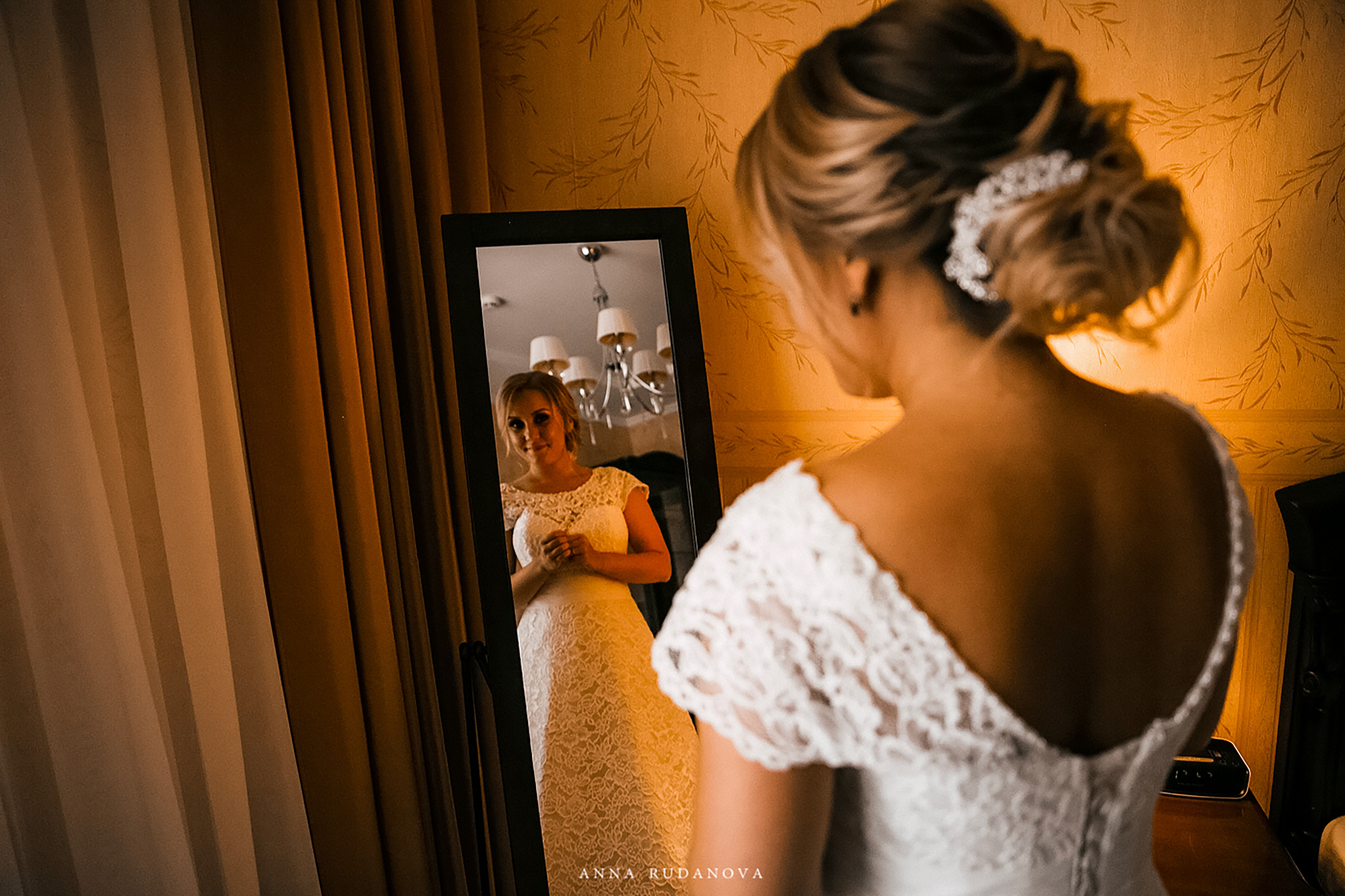 Руданова Анна фотограф. Свадебный фотограф в Нижнем Новгороде, Москве, Саранске, Владимире. Я, свадебный и семейный фотограф Анна Руданова, помогу вам сделать неоценимый вклад в историю потомков. Вы получите универсальное средство укрепления семьи, ведь на моих снимках всегда присутствуют нежность, поддержка и сила настоящей любви. Вне зависимости от типа работы – фотосессии для беременных, свадебной фотосессии или детской фотосессии – я сохраняю свой авторский стиль художественной фотосъемки.