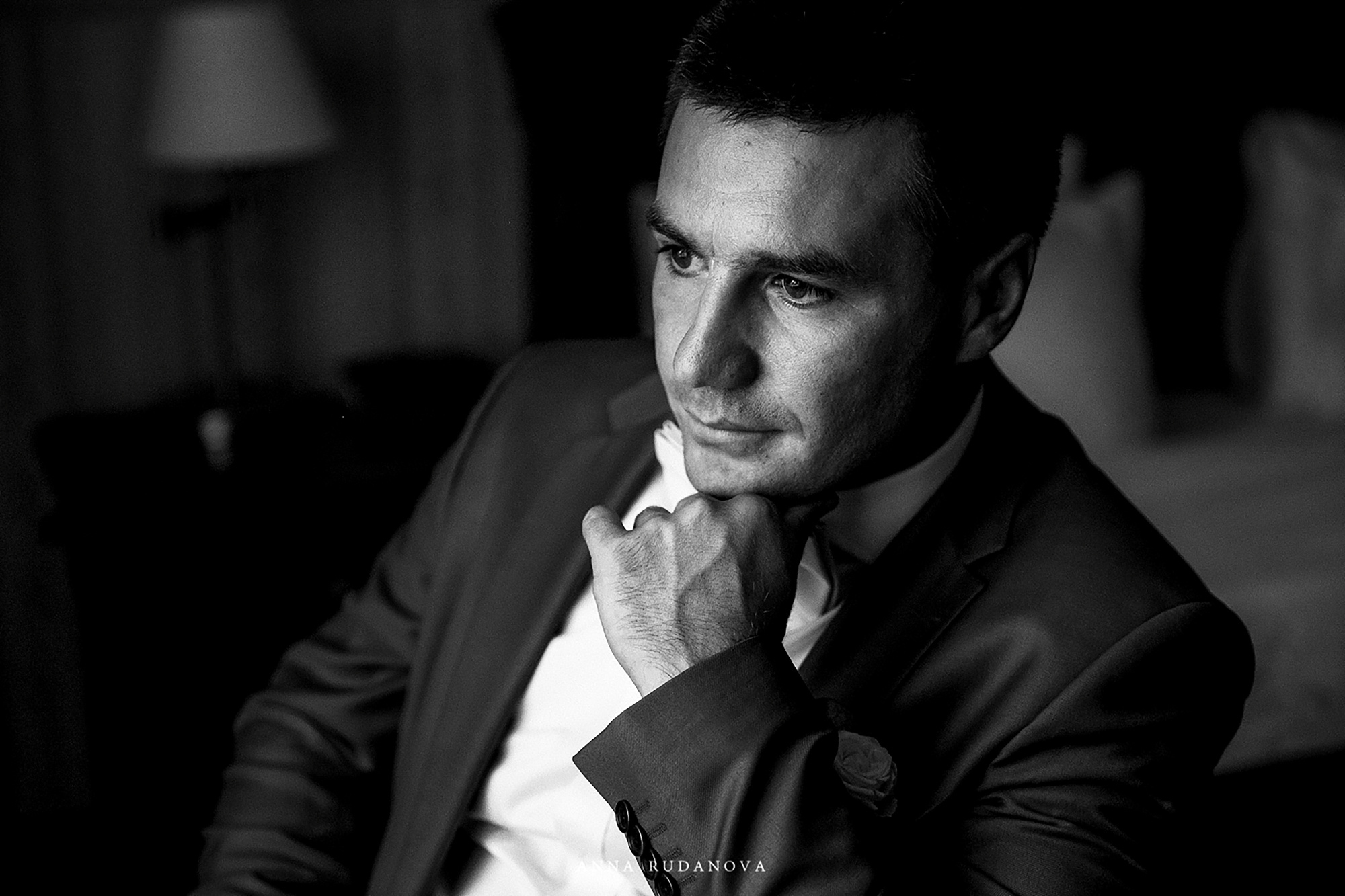 Руданова Анна фотограф. Свадебный фотограф в Нижнем Новгороде, Москве, Саранске, Владимире. Я, свадебный и семейный фотограф Анна Руданова, помогу вам сделать неоценимый вклад в историю потомков. Вы получите универсальное средство укрепления семьи, ведь на моих снимках всегда присутствуют нежность, поддержка и сила настоящей любви. Вне зависимости от типа работы – фотосессии для беременных, свадебной фотосессии или детской фотосессии – я сохраняю свой авторский стиль художественной фотосъемки.