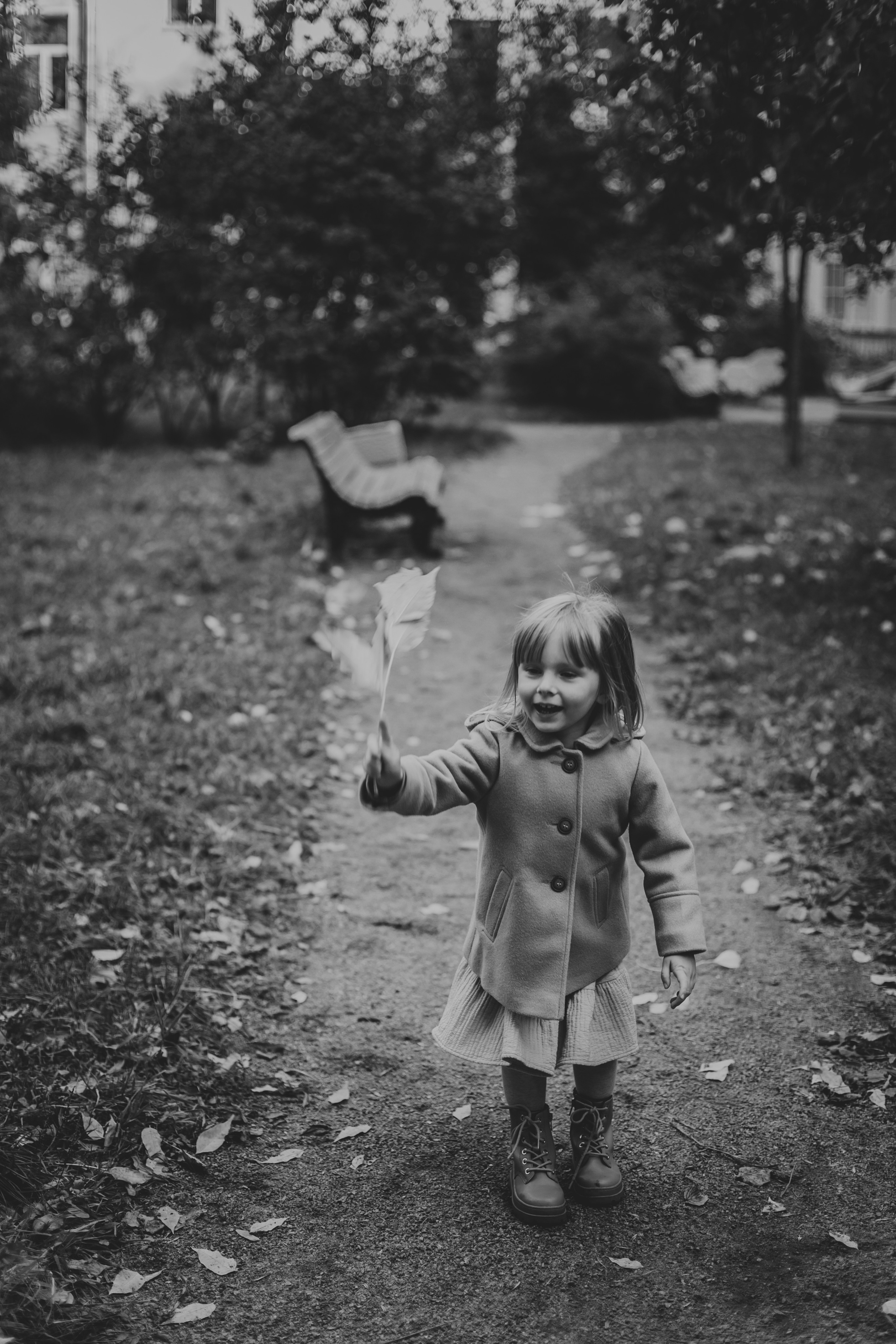 Фотосессия бабушки с внучкой во дворе Сен-Жермен. Детский, свадебный и семейный фотограф Юлия Курбатова, Санкт-Петербург