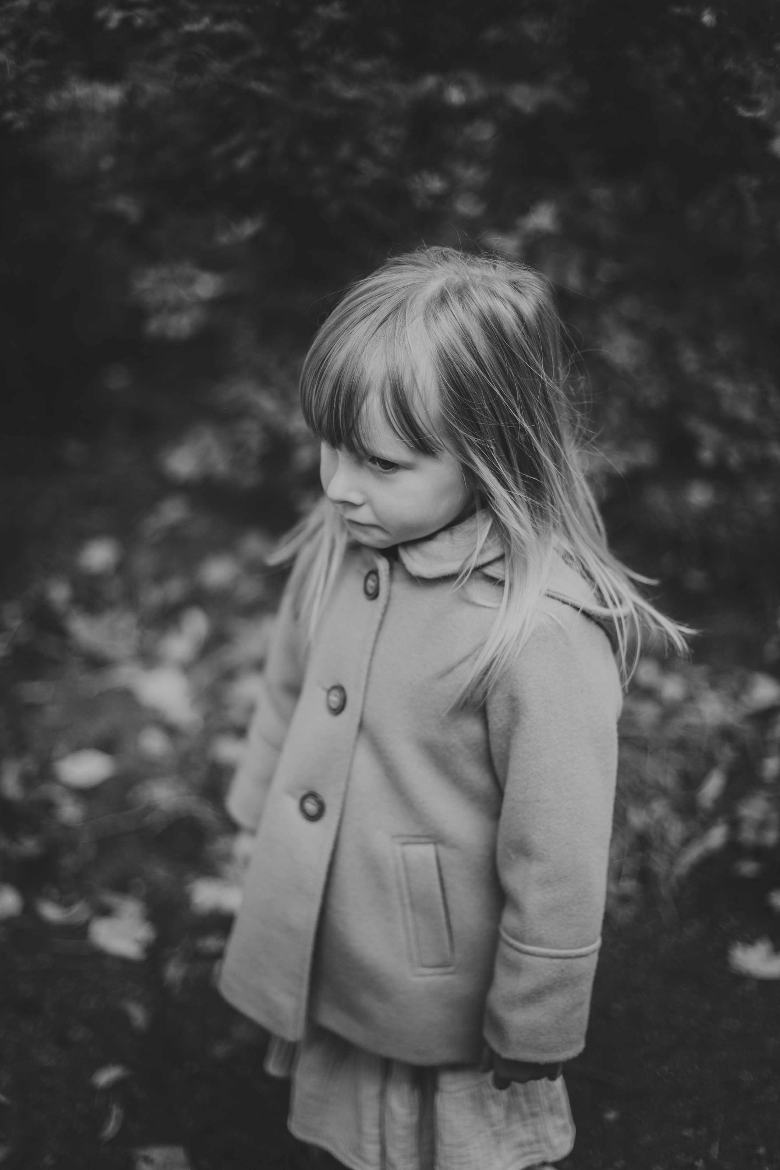 Фотосессия бабушки с внучкой во дворе Сен-Жермен. Детский, свадебный и семейный фотограф Юлия Курбатова, Санкт-Петербург