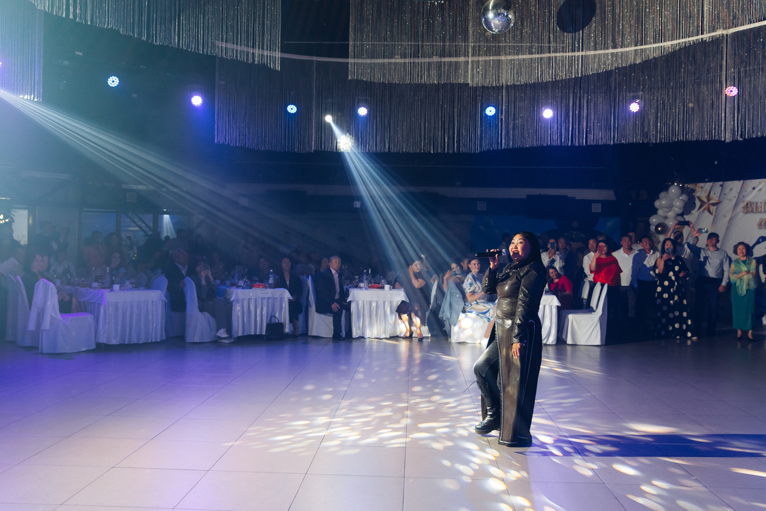 Выпускной вечер. 49 школа. Баран на корове. Свадебный и семейный фотограф в Улан-Удэ