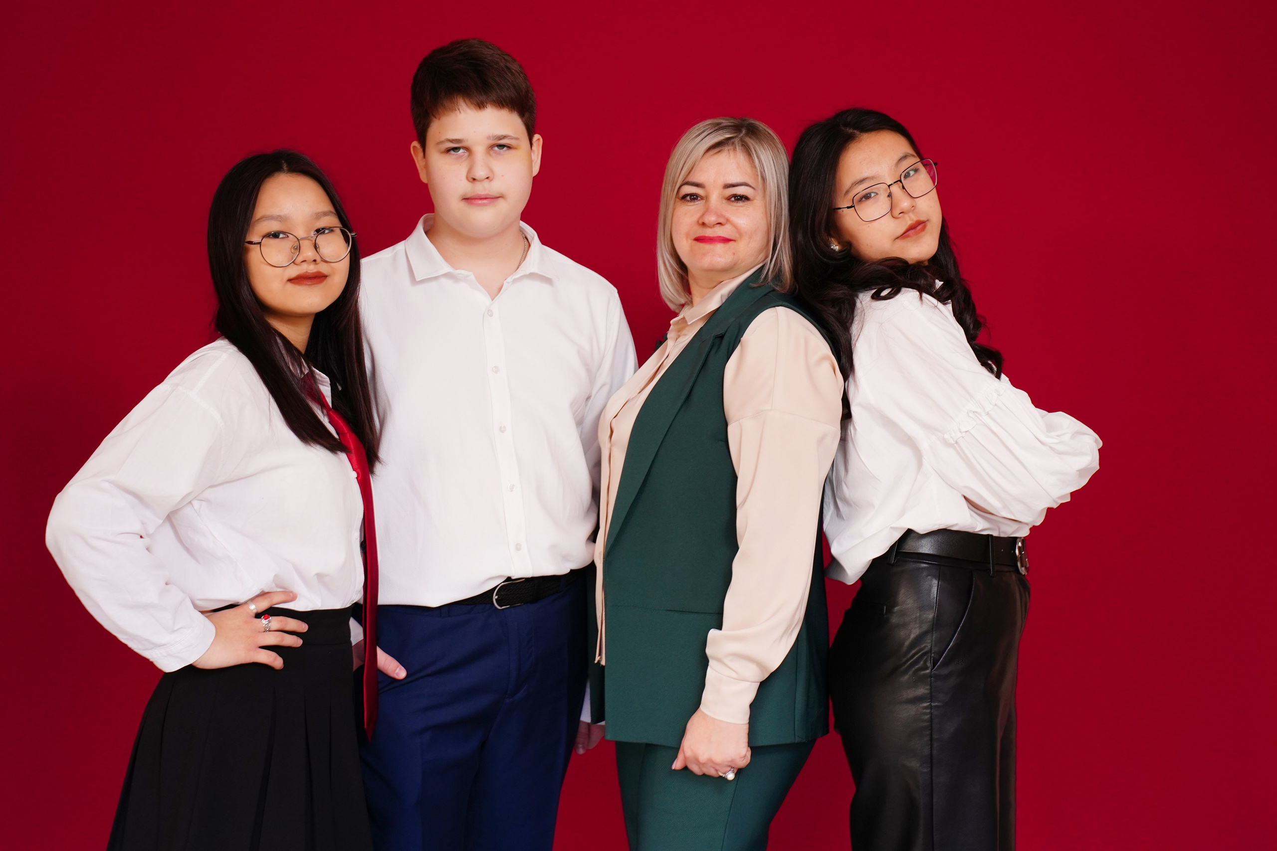 Мелкие группы / старшие классы. MEMENTO.Выпускные альбомы, школьные, юбилейные и другие книги. Ростов-на-Дону